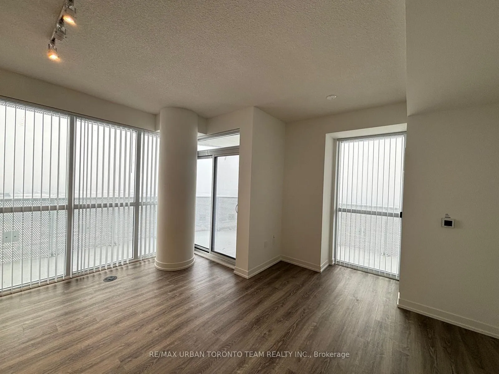 Photo 4 of Unit 5609, 8 Interchange Way, Vaughan, Vaughan Corporate Centre — HOMEH