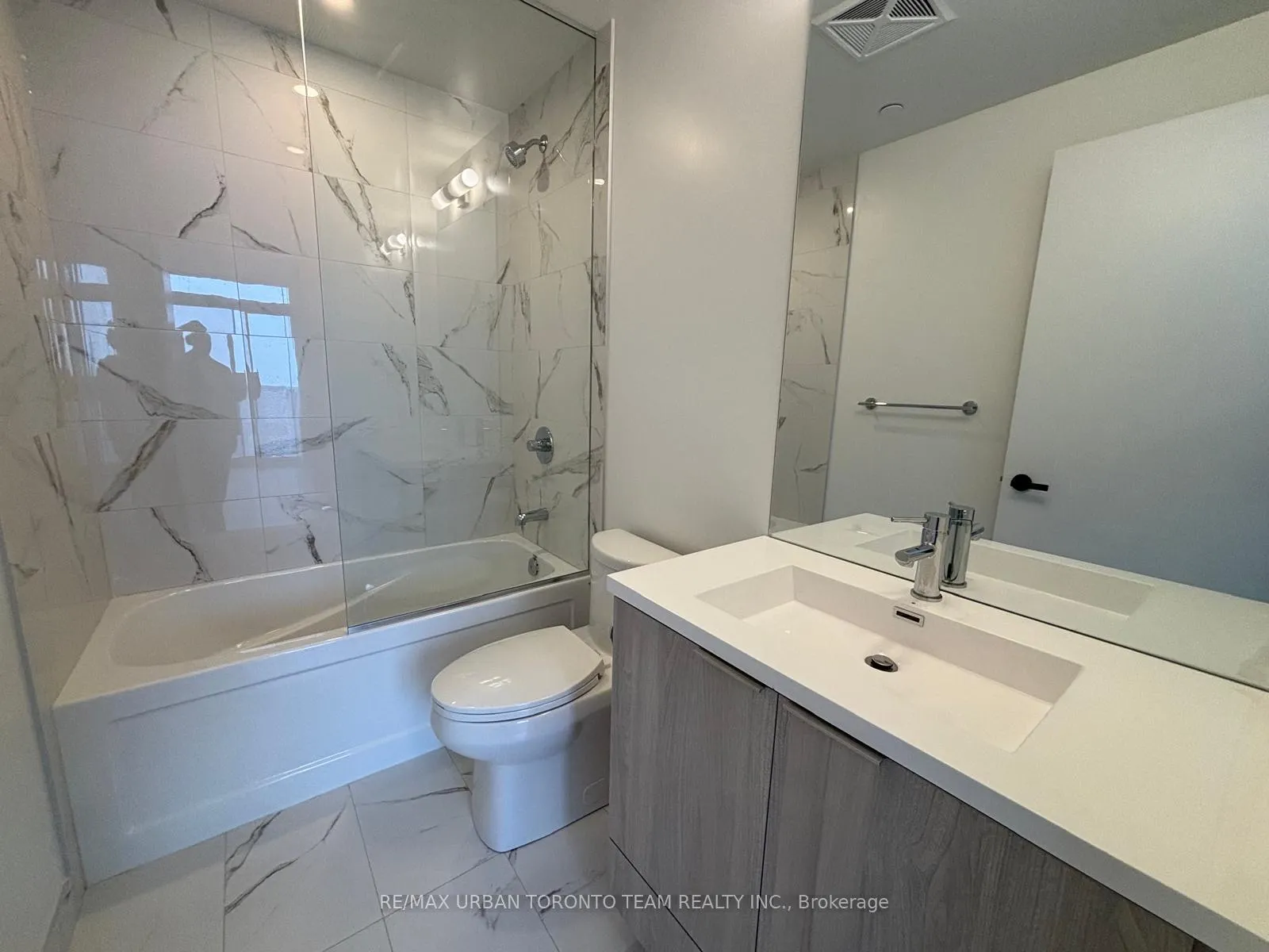 Photo 8 of Unit 5609, 8 Interchange Way, Vaughan, Vaughan Corporate Centre — HOMEH