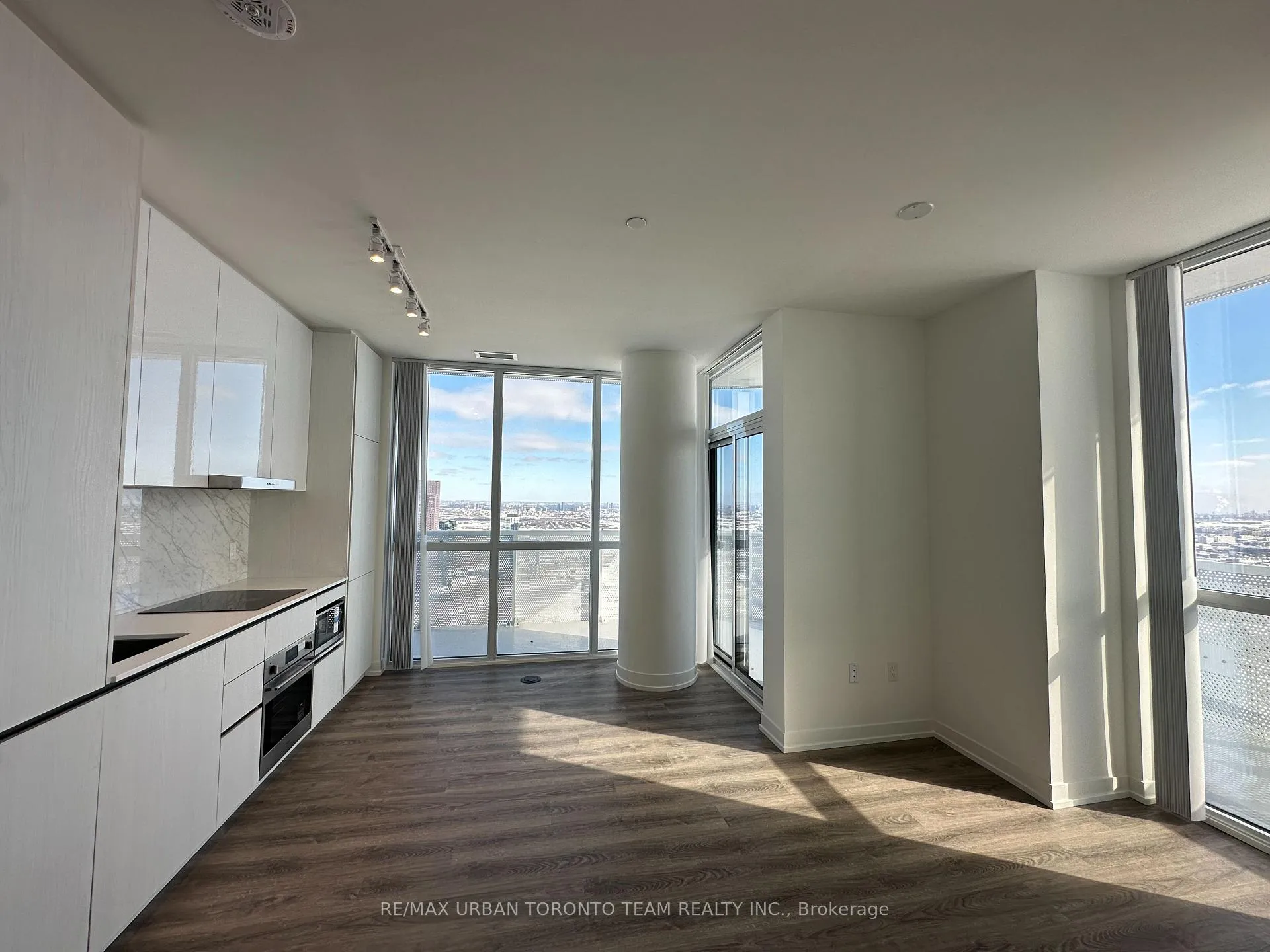 Photo 2 of Unit 6009, 8 Interchange Way, Vaughan, Vaughan Corporate Centre — HOMEH