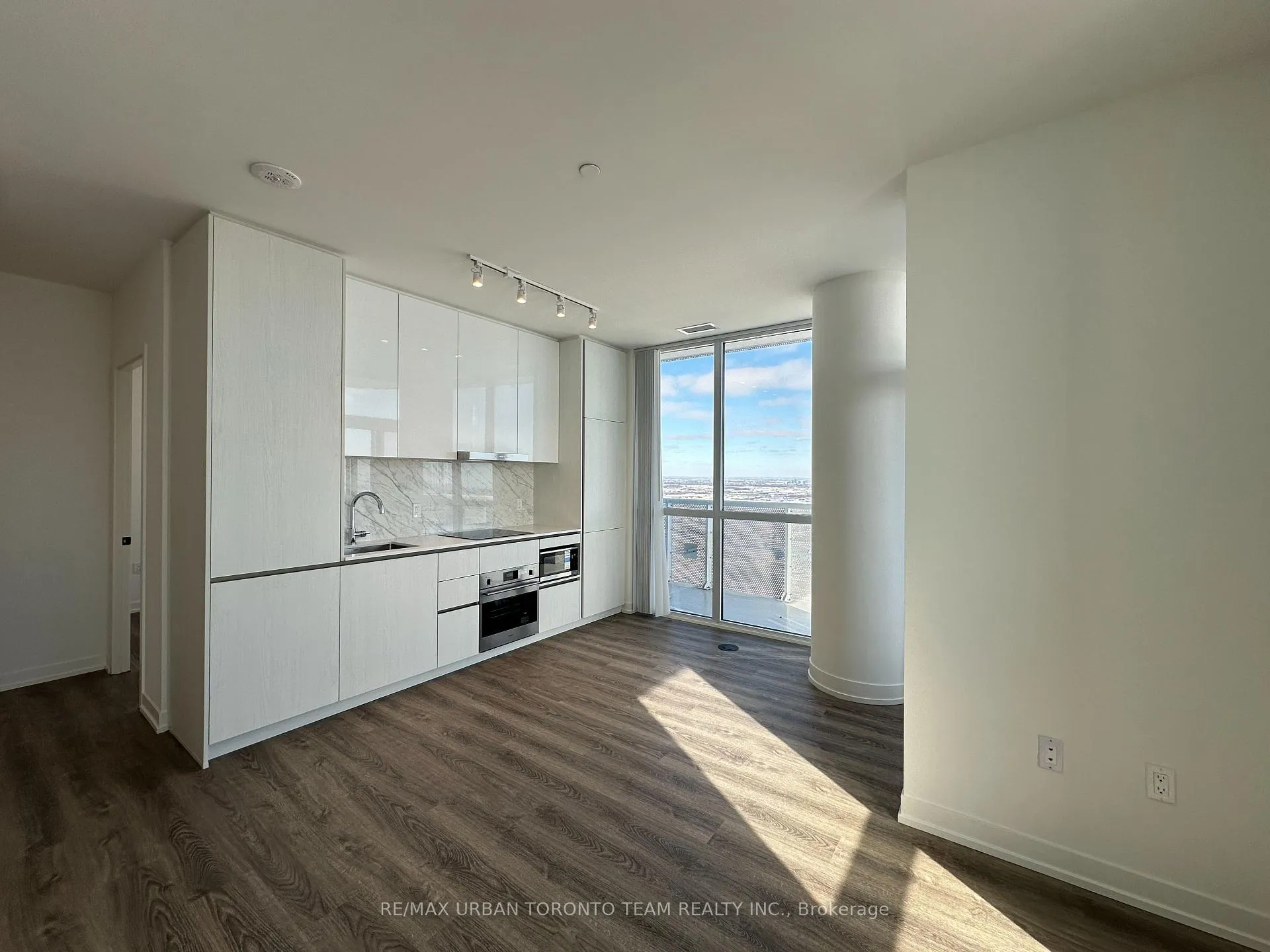 Photo 4 of Unit 6009, 8 Interchange Way, Vaughan, Vaughan Corporate Centre — HOMEH