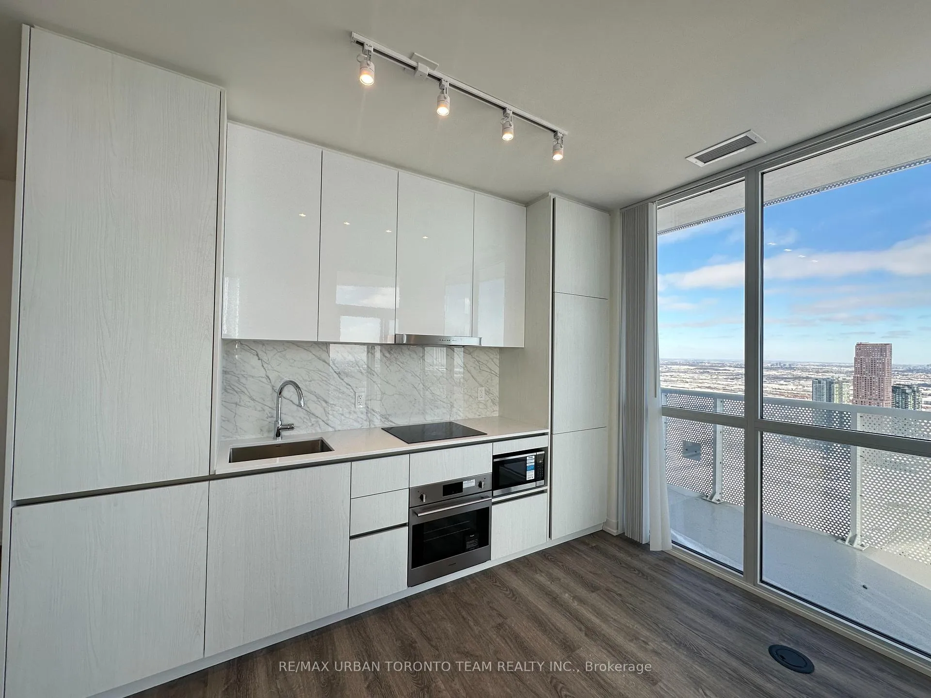 Photo 5 of Unit 6009, 8 Interchange Way, Vaughan, Vaughan Corporate Centre — HOMEH
