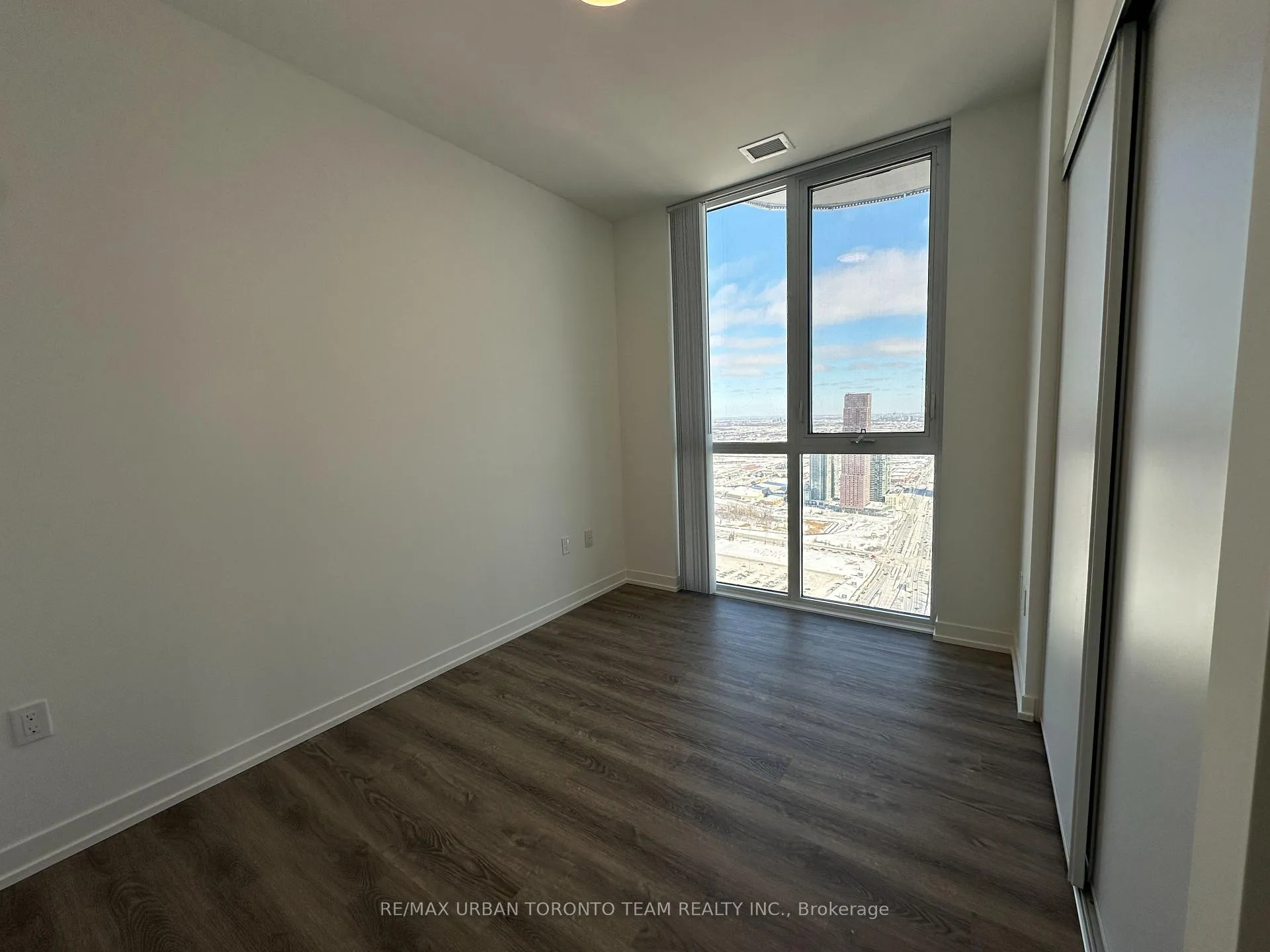 Photo 6 of Unit 6009, 8 Interchange Way, Vaughan, Vaughan Corporate Centre — HOMEH