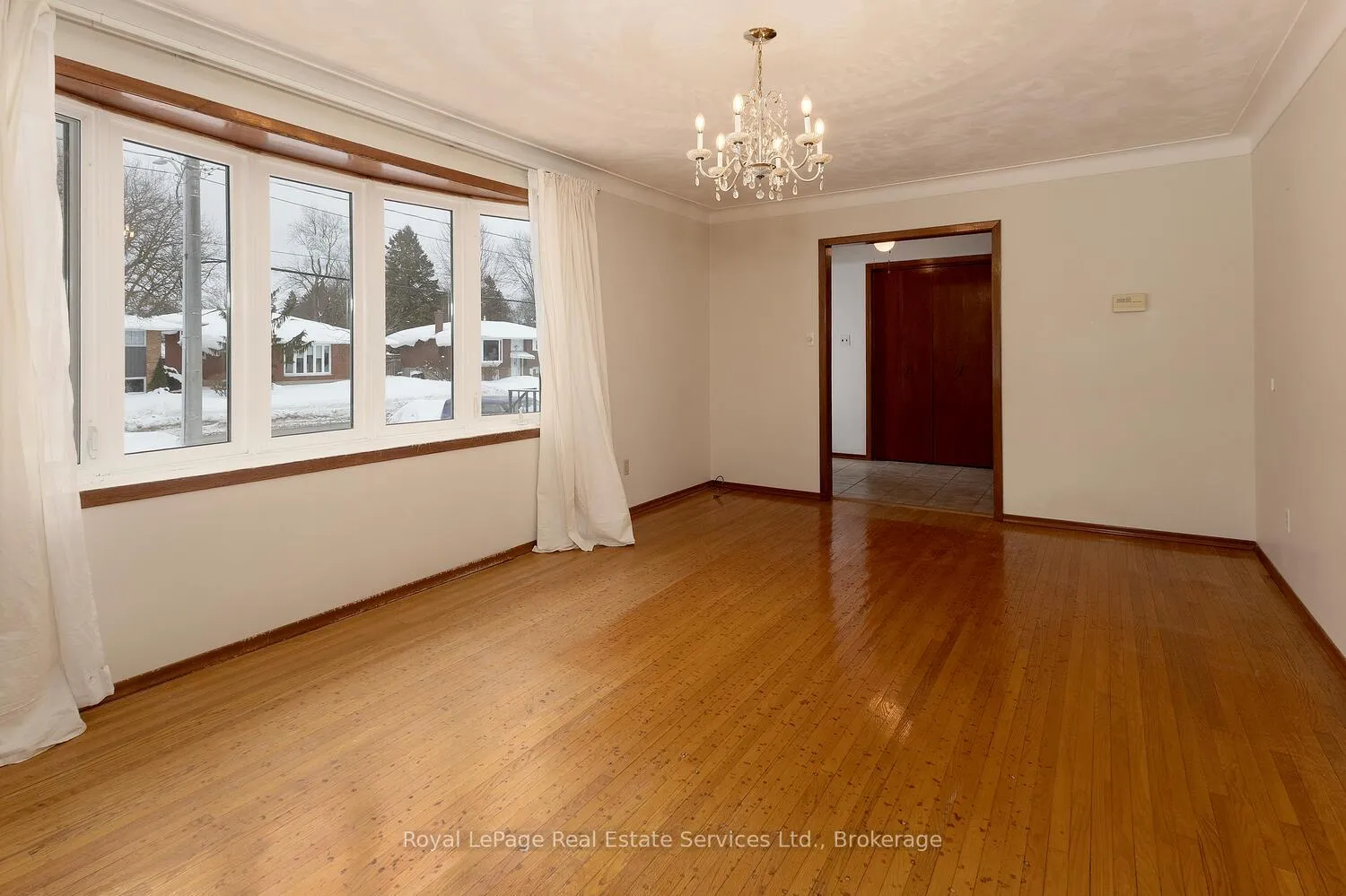 Photo 5 of 246 Forman Avenue, Stratford — HOMEH