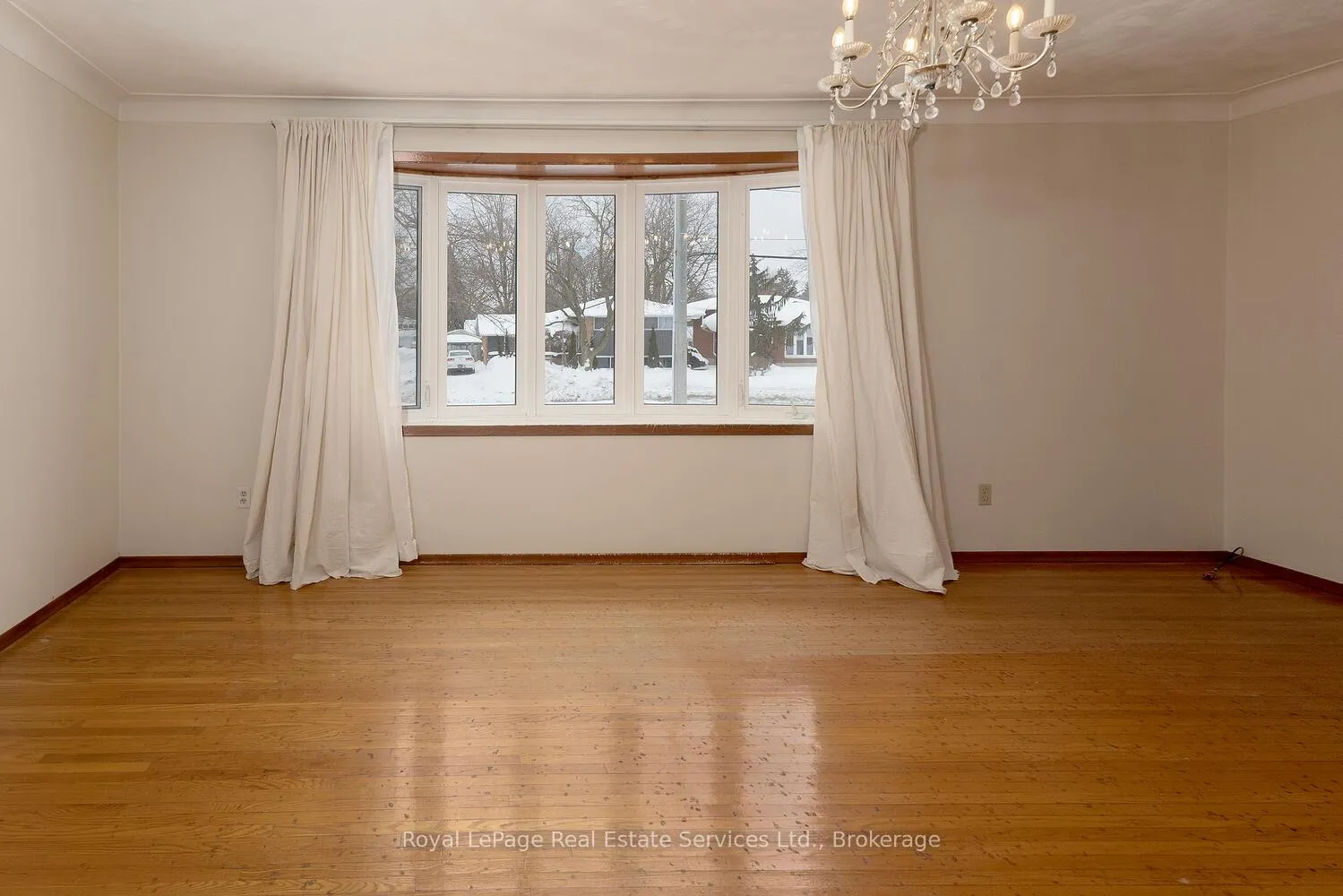 Photo 6 of 246 Forman Avenue, Stratford — HOMEH