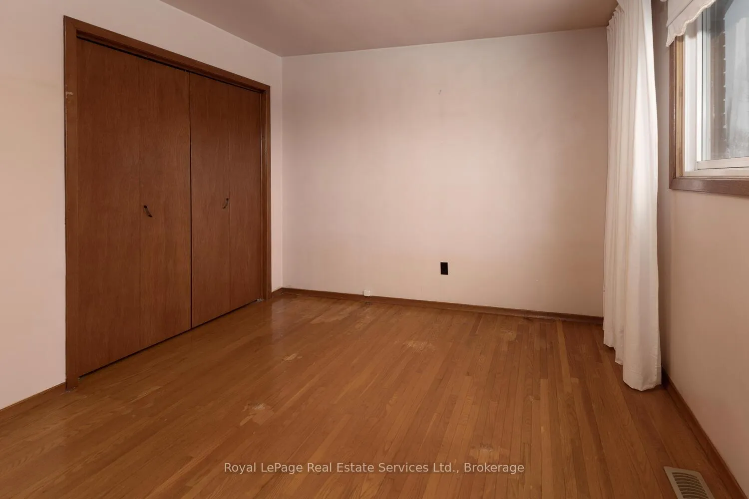 Photo 12 of 246 Forman Avenue, Stratford — HOMEH
