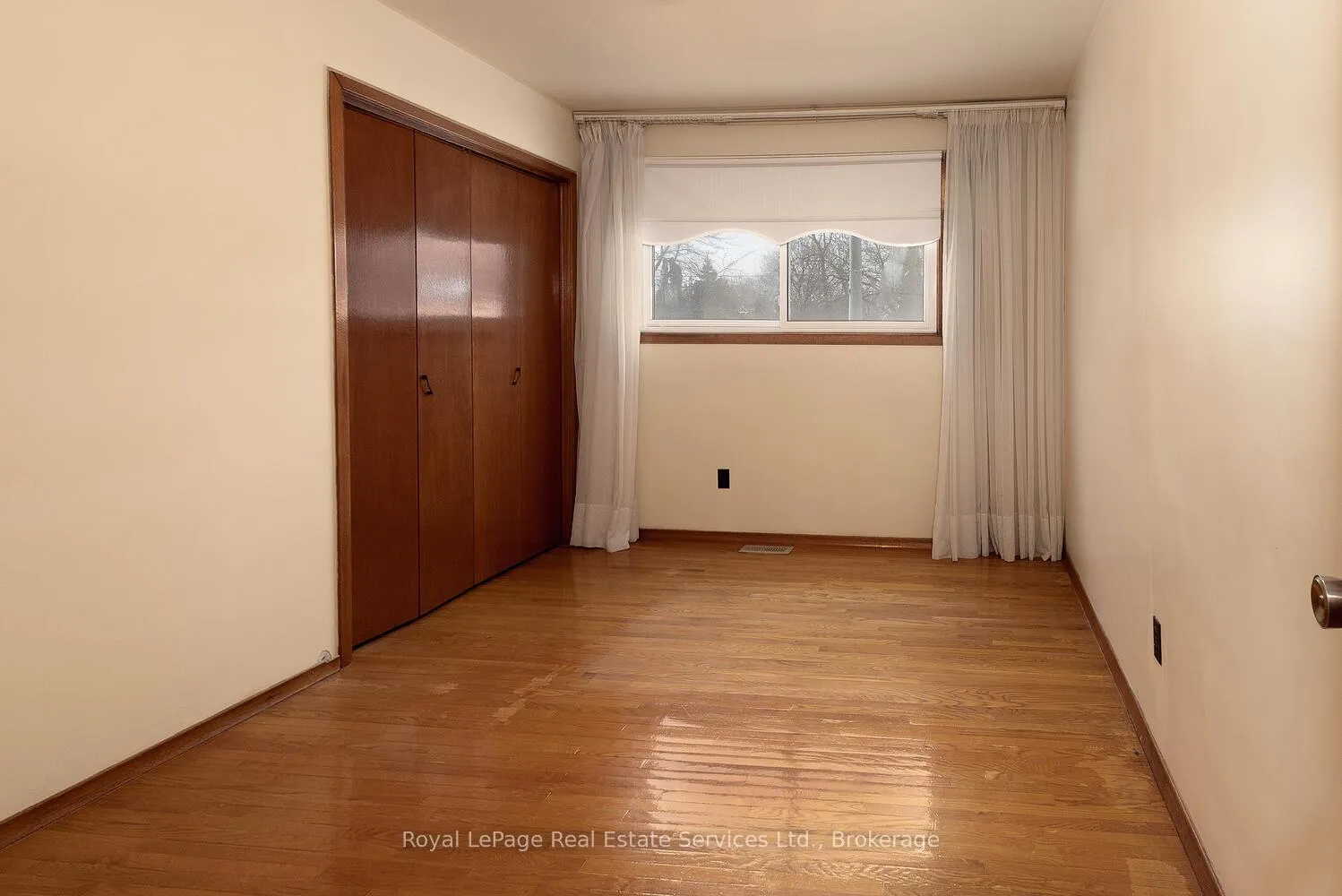 Photo 13 of 246 Forman Avenue, Stratford — HOMEH