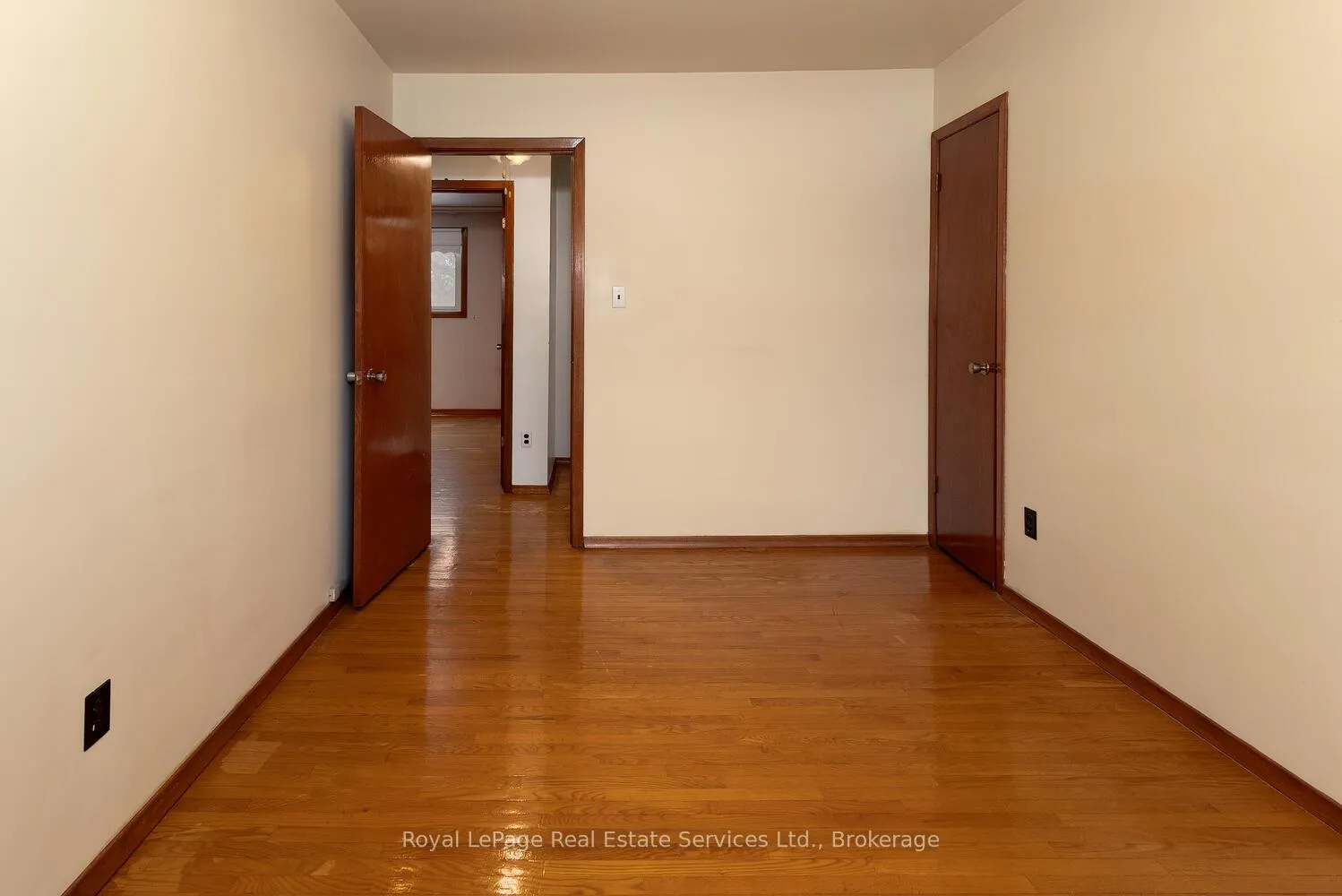 Photo 14 of 246 Forman Avenue, Stratford — HOMEH