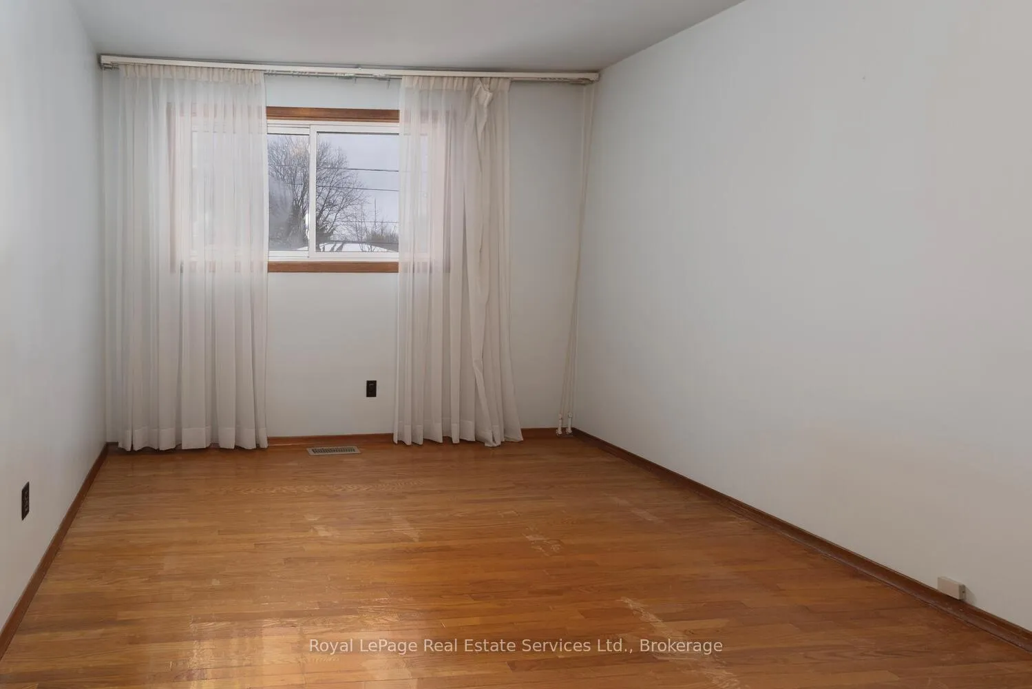 Photo 15 of 246 Forman Avenue, Stratford — HOMEH