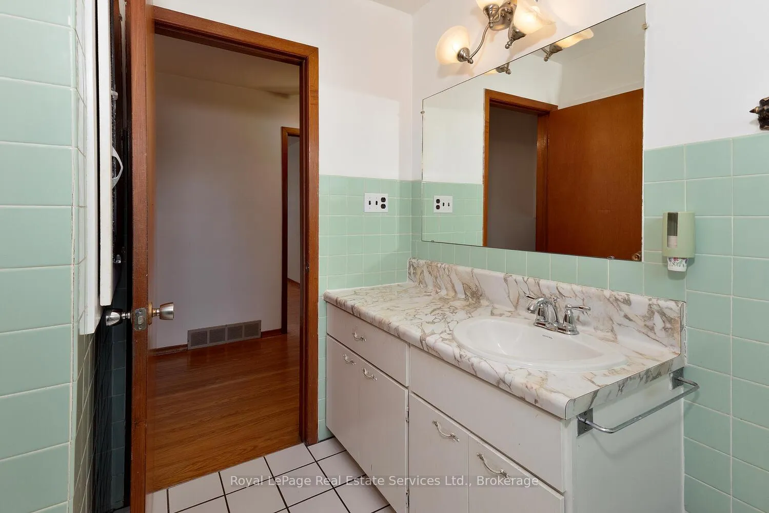 Photo 18 of 246 Forman Avenue, Stratford — HOMEH