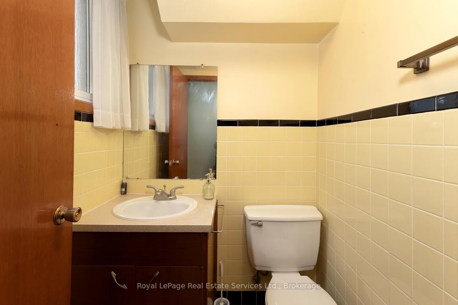 Photo 20 of 246 Forman Avenue, Stratford — HOMEH
