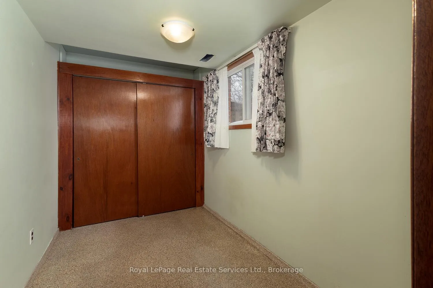 Photo 21 of 246 Forman Avenue, Stratford — HOMEH