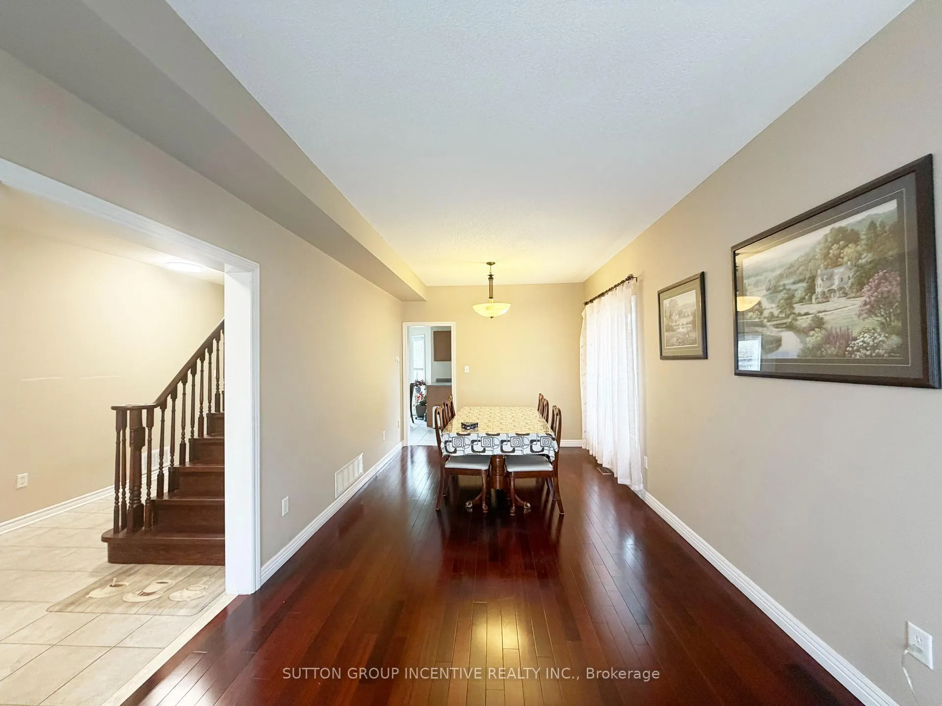 Photo 3 of 134 Raymond Crescent, Barrie, Painswick South — HOMEH