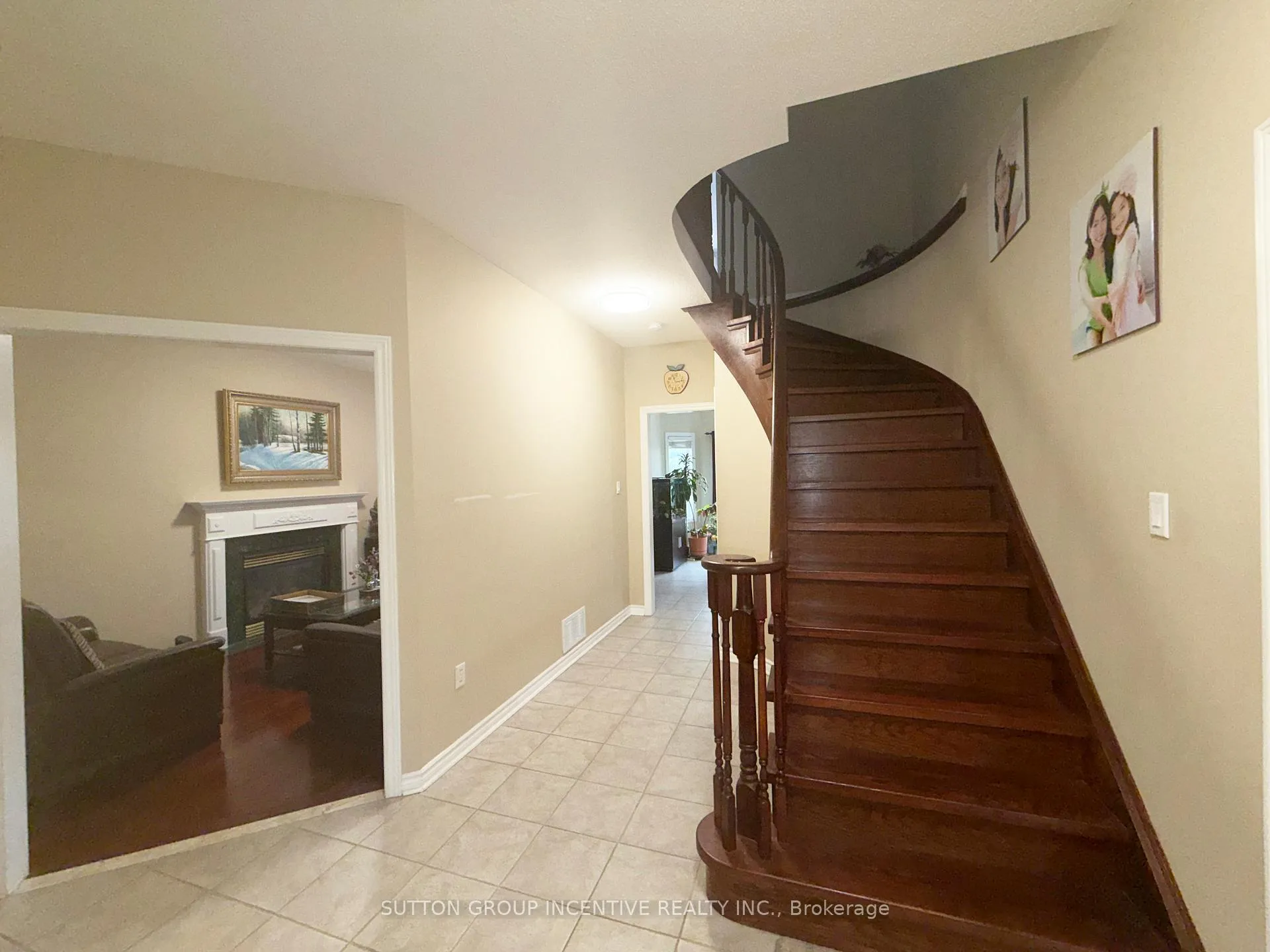 Photo 5 of 134 Raymond Crescent, Barrie, Painswick South — HOMEH