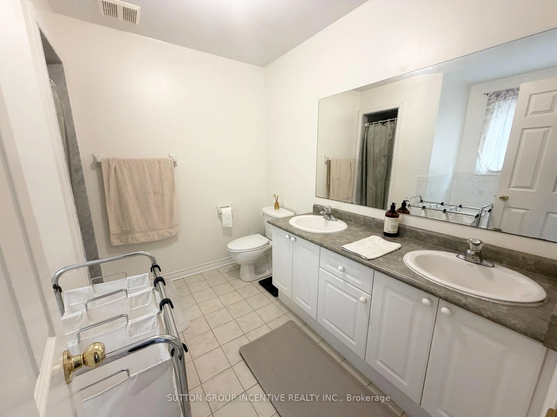 Photo 12 of 134 Raymond Crescent, Barrie, Painswick South — HOMEH