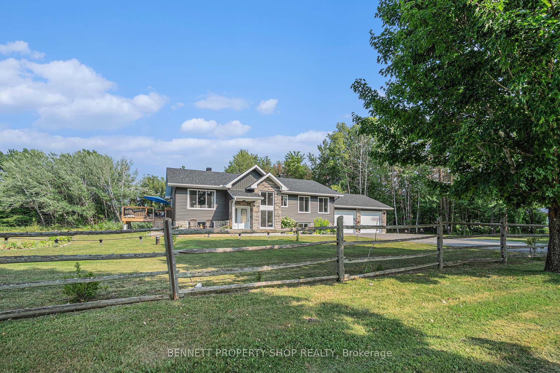Photo 2 of 8 Red Door Lane, Horton, Horton Twp — HOMEH