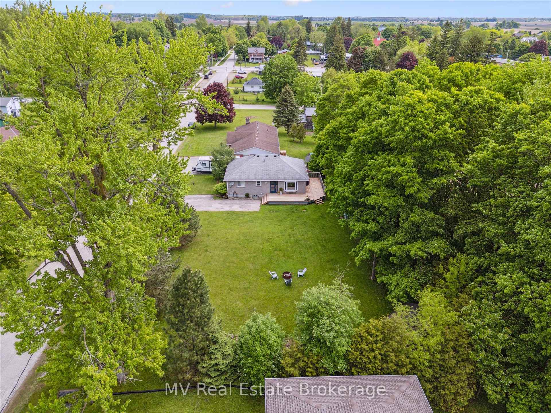 Photo 1 of 25 Graham Street W, Mapleton, Rural Mapleton — HOMEH