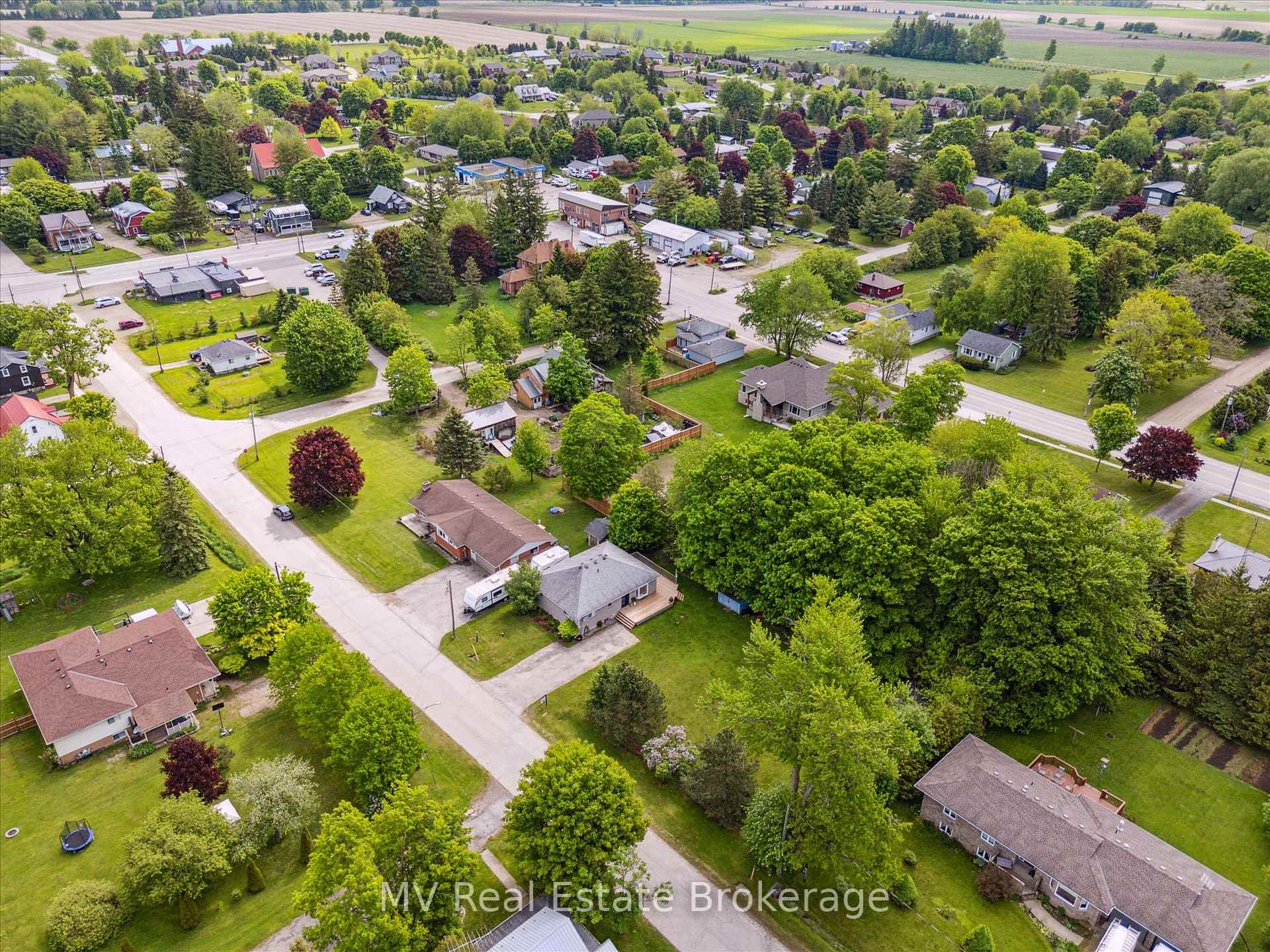 Photo 3 of 25 Graham Street W, Mapleton, Rural Mapleton — HOMEH