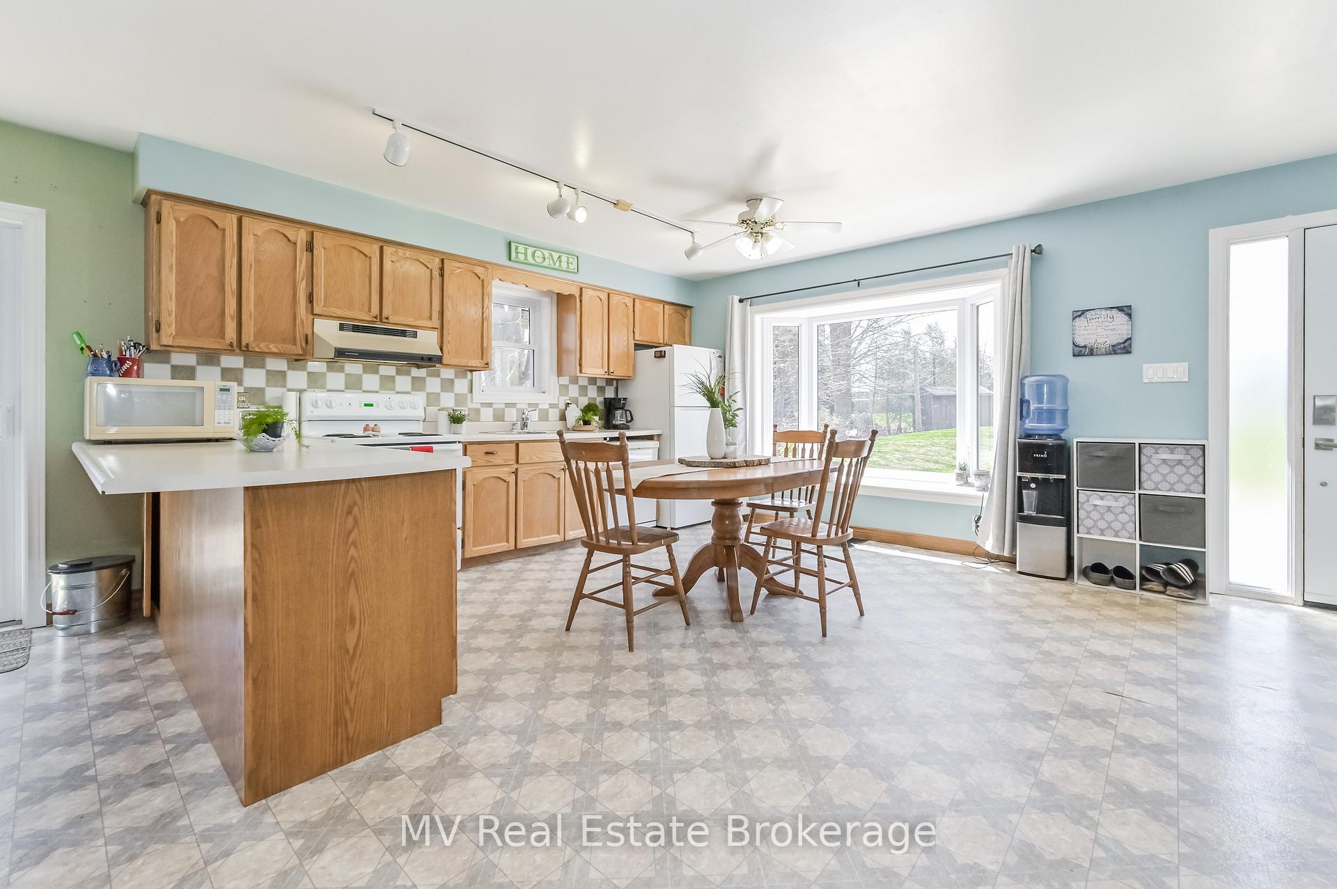 Photo 7 of 25 Graham Street W, Mapleton, Rural Mapleton — HOMEH