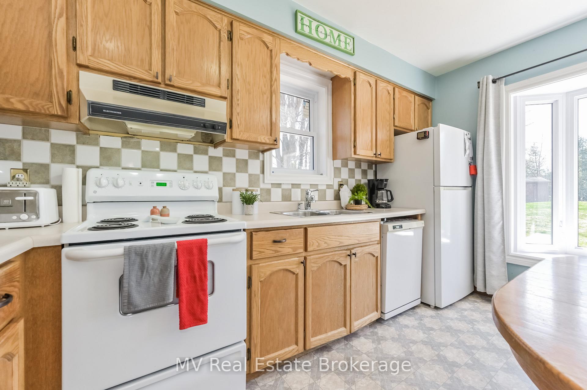 Photo 11 of 25 Graham Street W, Mapleton, Rural Mapleton — HOMEH