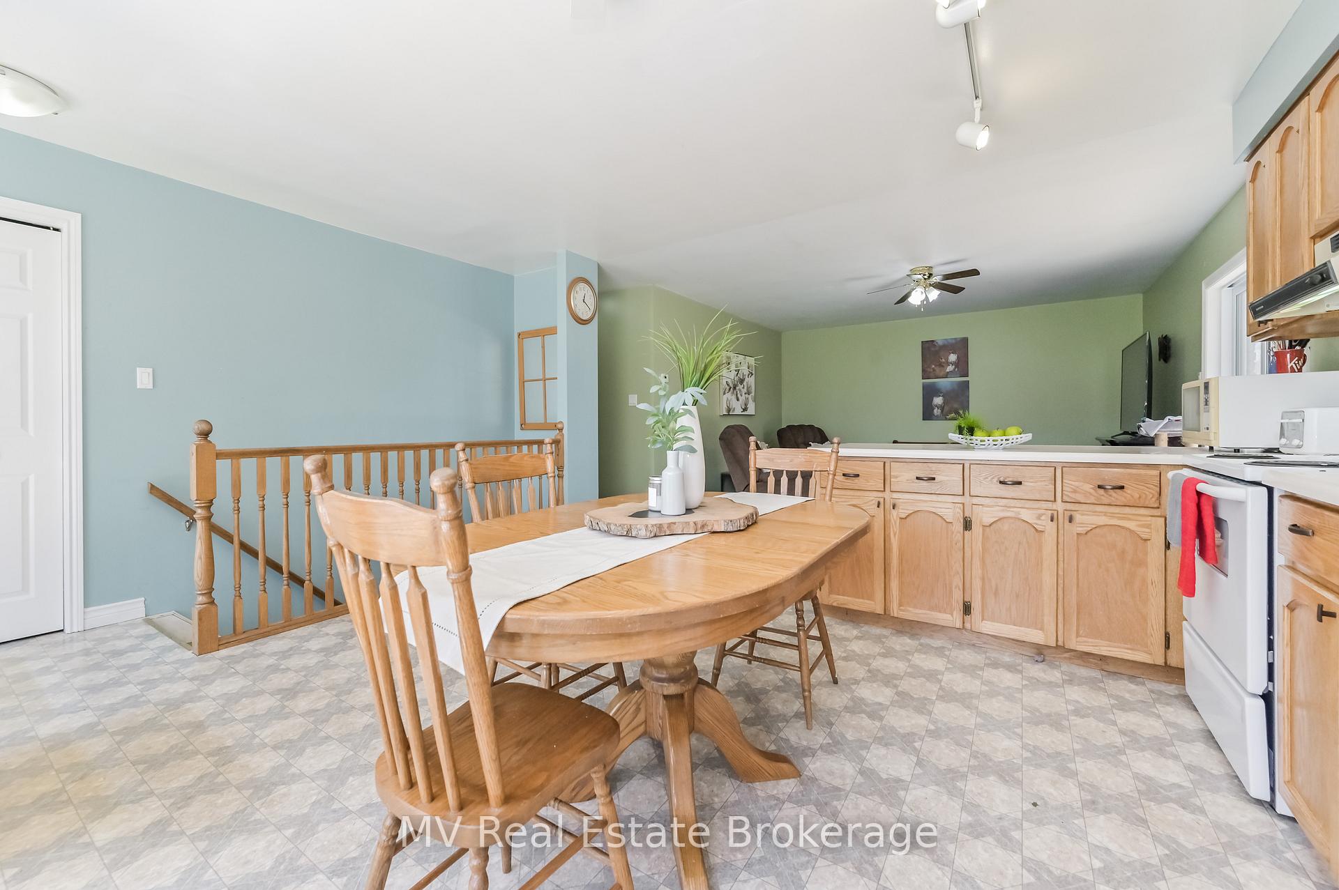 Photo 13 of 25 Graham Street W, Mapleton, Rural Mapleton — HOMEH