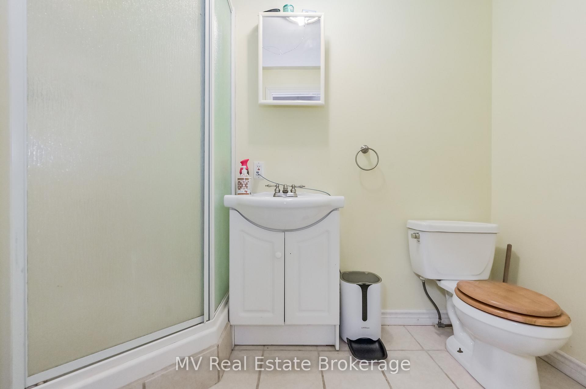 Photo 29 of 25 Graham Street W, Mapleton, Rural Mapleton — HOMEH