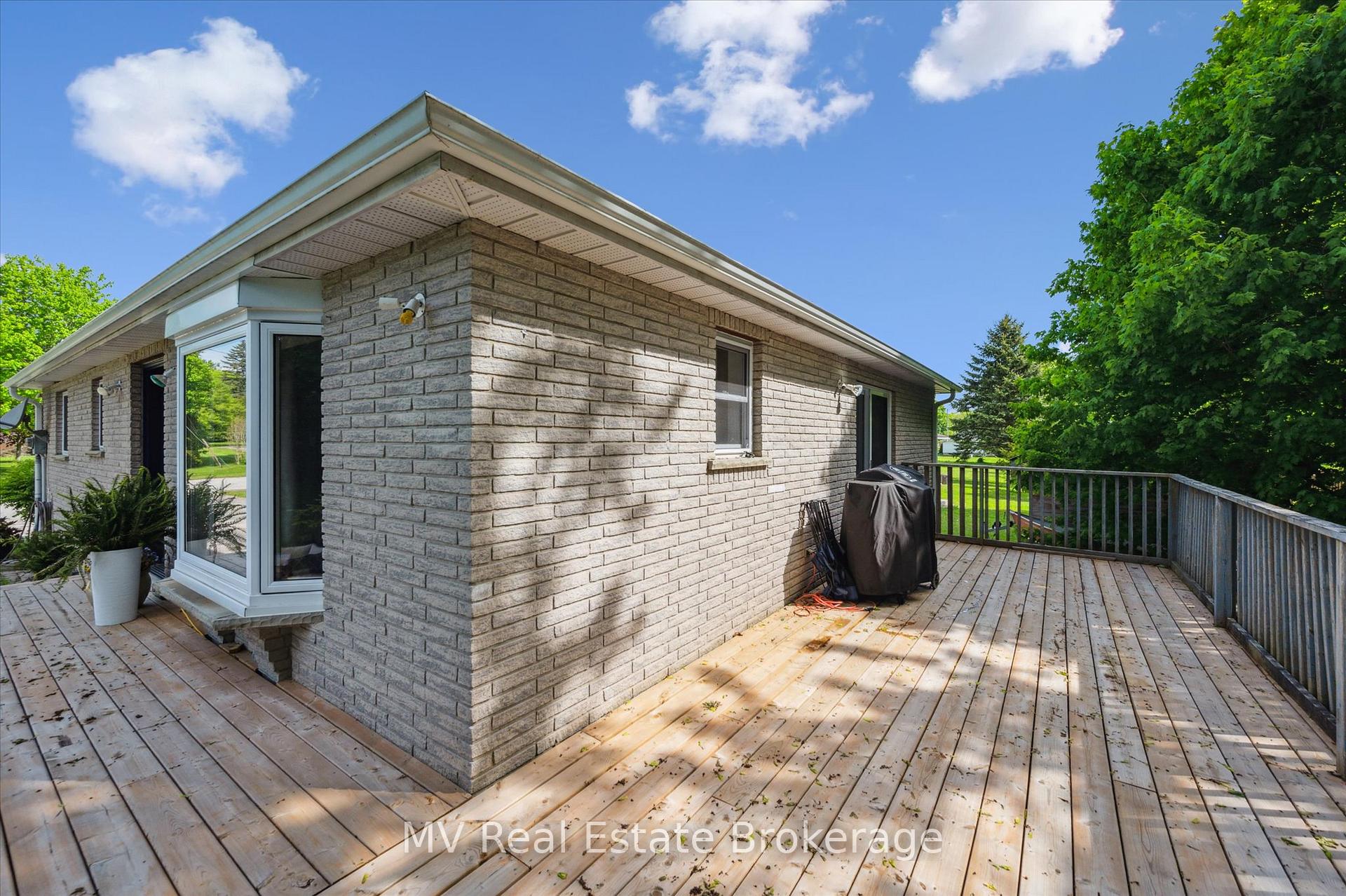 Photo 31 of 25 Graham Street W, Mapleton, Rural Mapleton — HOMEH