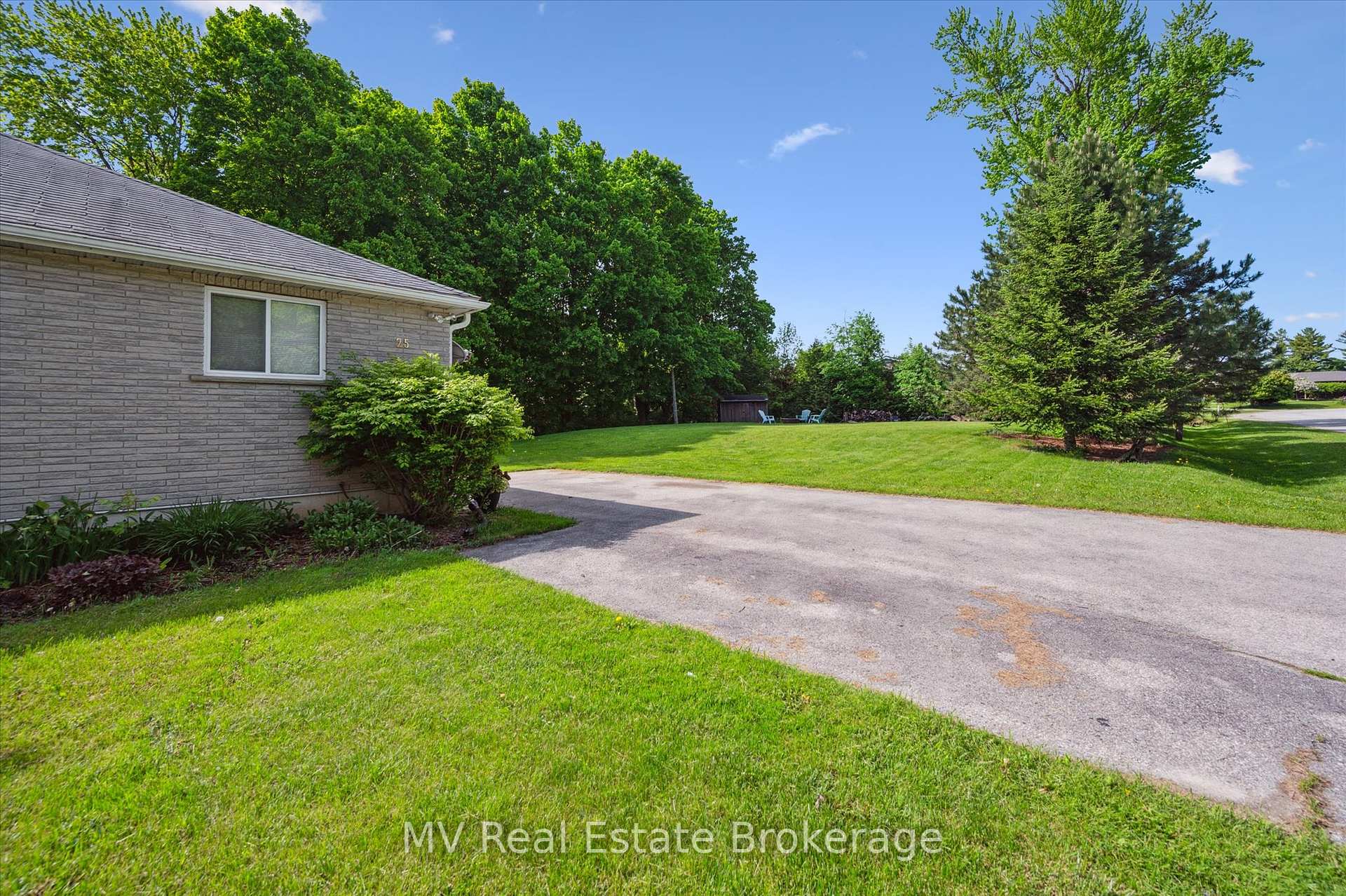 Photo 32 of 25 Graham Street W, Mapleton, Rural Mapleton — HOMEH
