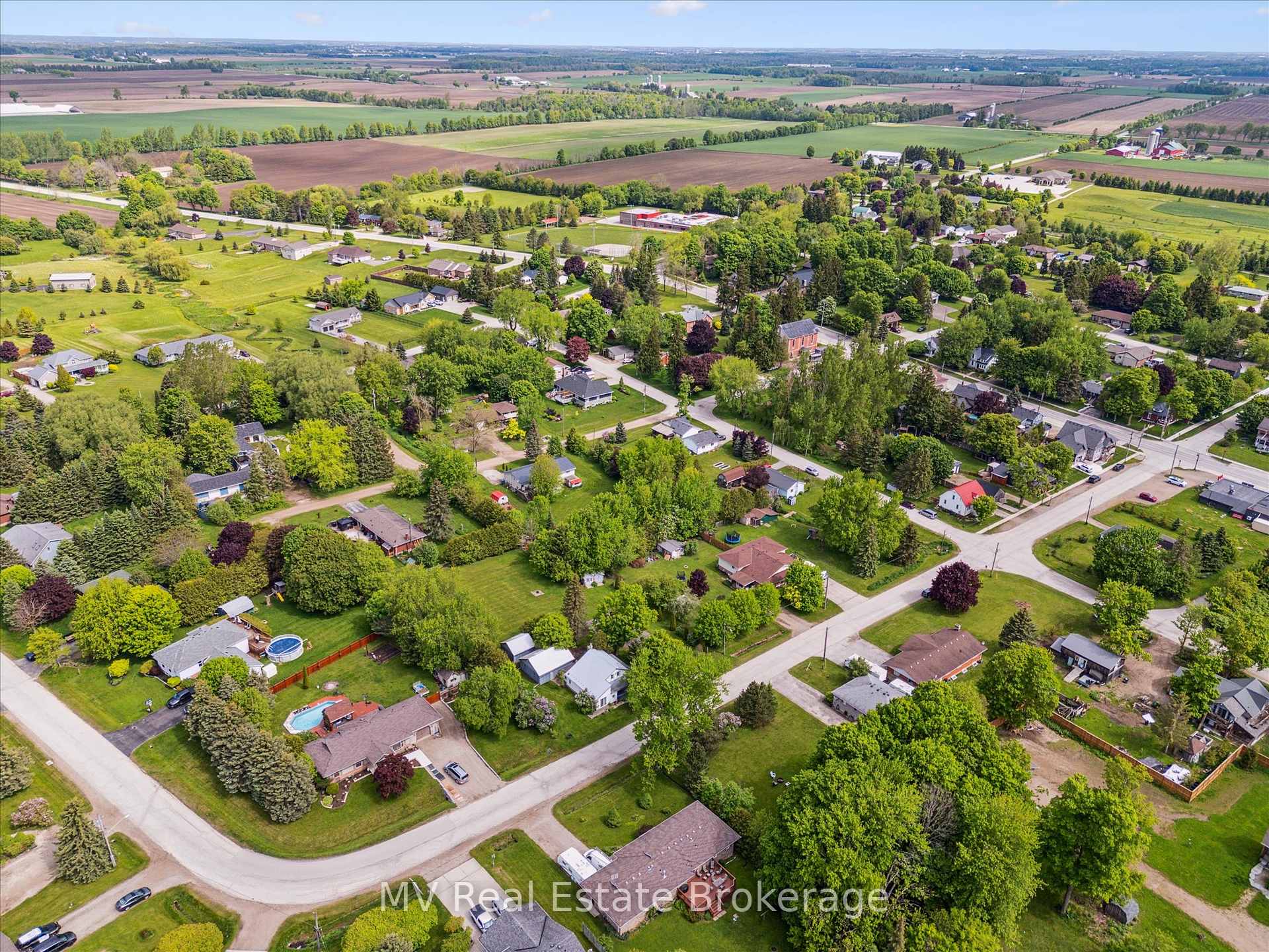 Photo 38 of 25 Graham Street W, Mapleton, Rural Mapleton — HOMEH