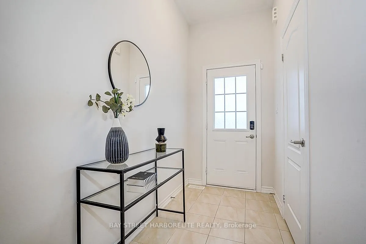 Photo 3 of 126 Mosaic Drive, Hamilton, Waterdown — HOMEH