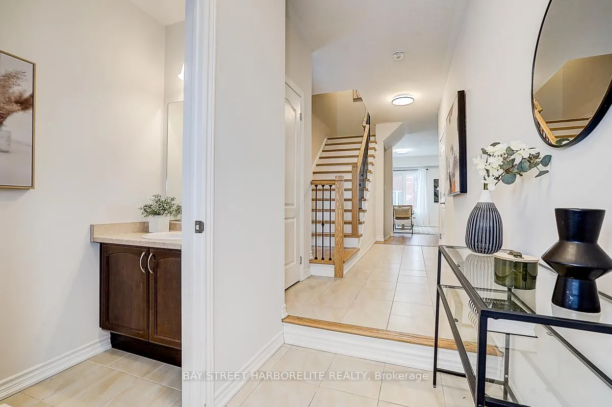 Photo 4 of 126 Mosaic Drive, Hamilton, Waterdown — HOMEH