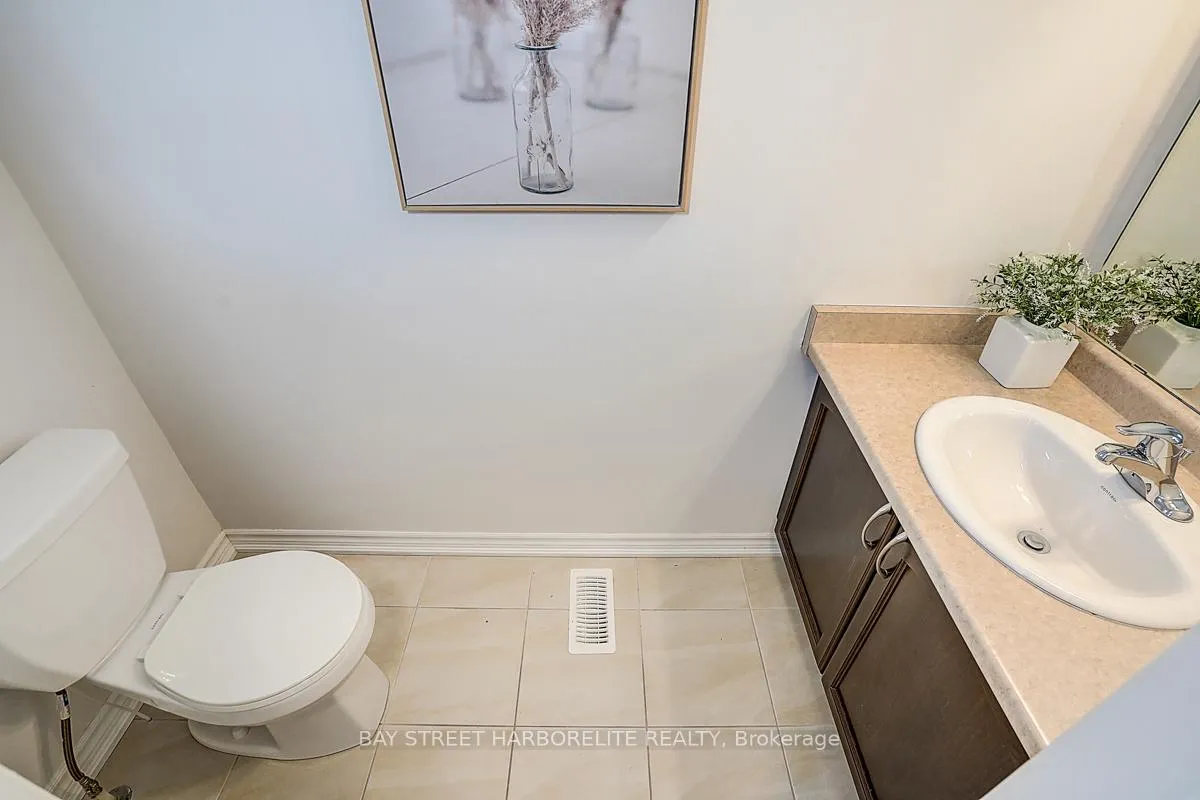 Photo 5 of 126 Mosaic Drive, Hamilton, Waterdown — HOMEH