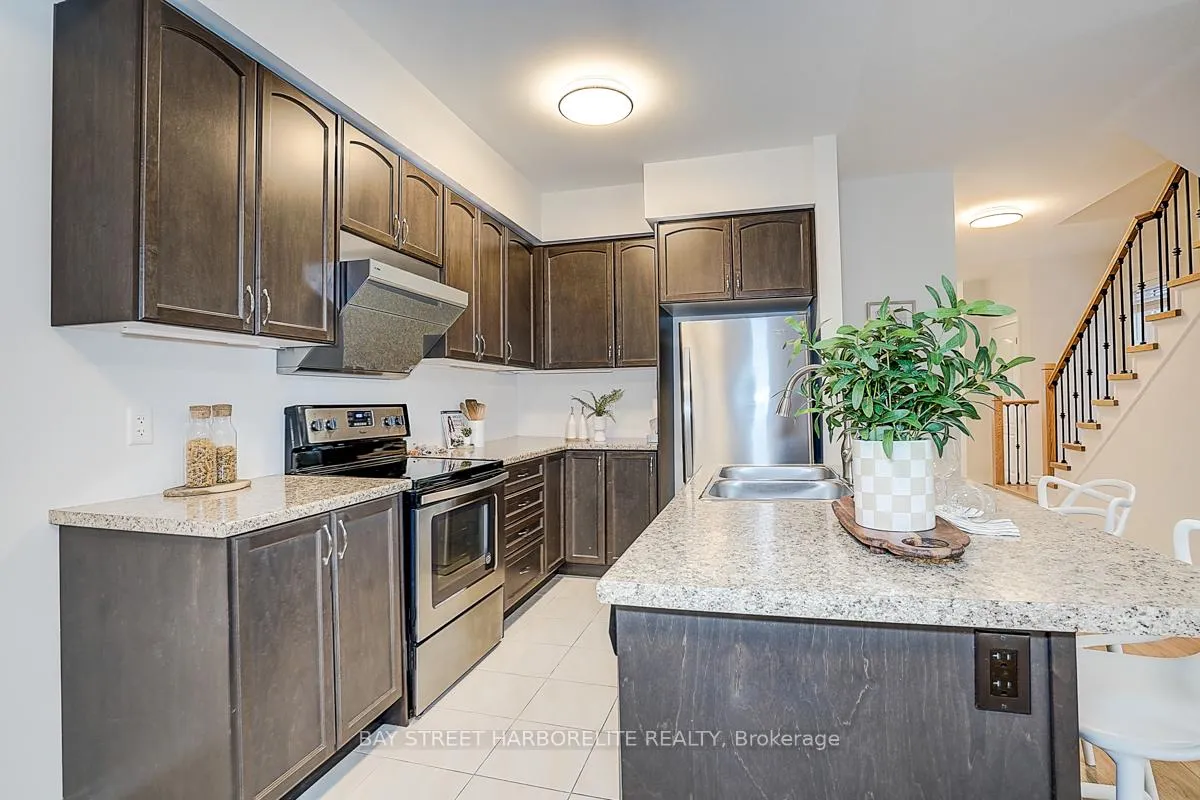 Photo 11 of 126 Mosaic Drive, Hamilton, Waterdown — HOMEH
