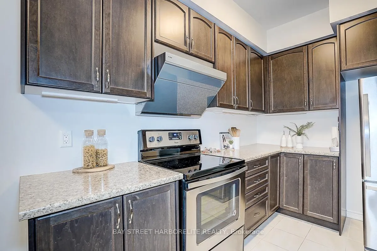 Photo 12 of 126 Mosaic Drive, Hamilton, Waterdown — HOMEH