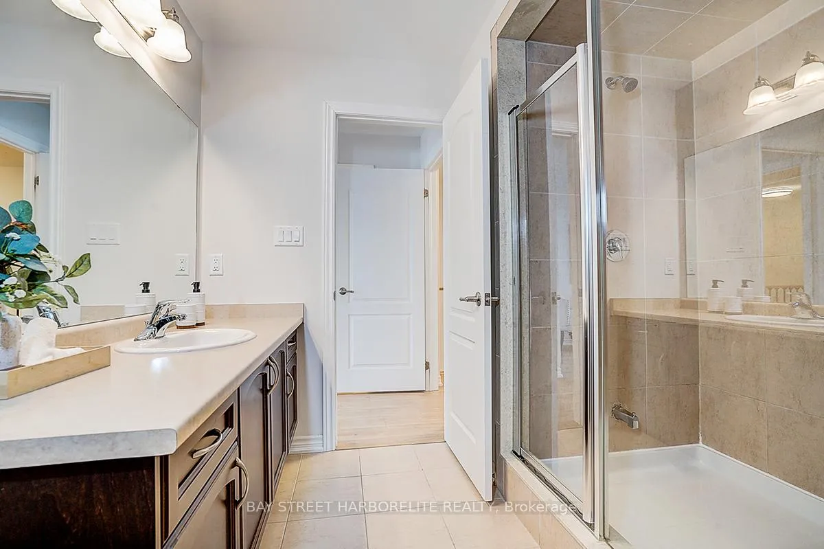 Photo 16 of 126 Mosaic Drive, Hamilton, Waterdown — HOMEH