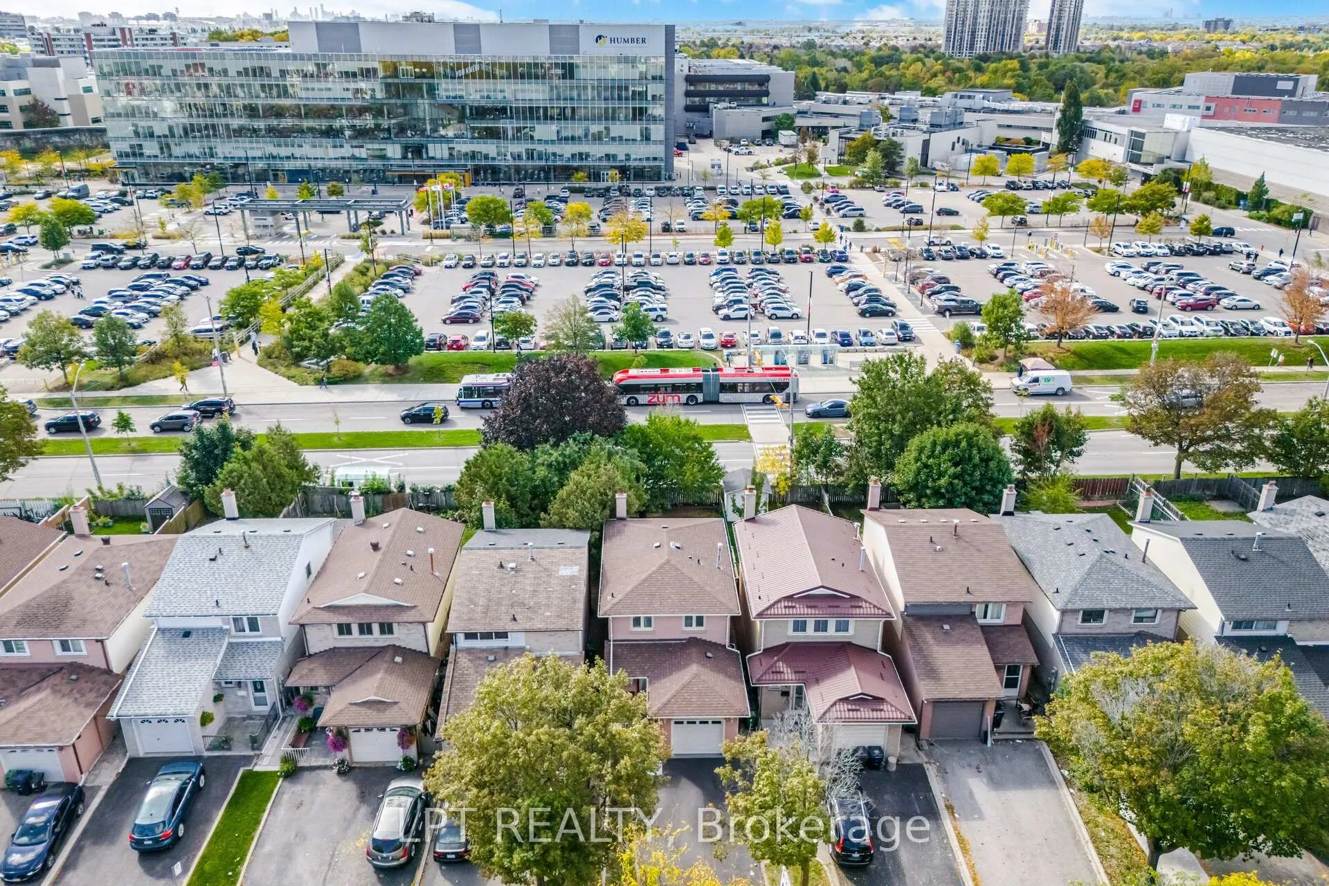 Photo 1 of 27 Woodsview Avenue, Etobicoke, West Humber-Clairville — HOMEH