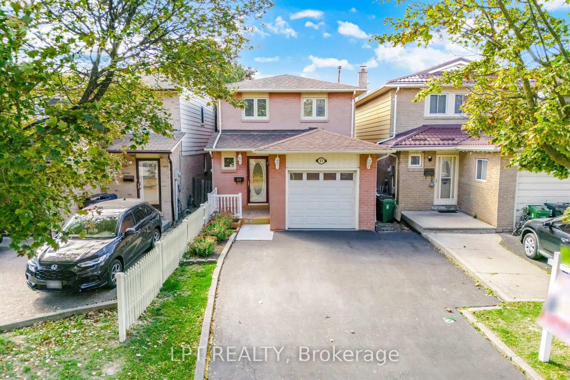 Photo 2 of 27 Woodsview Avenue, Etobicoke, West Humber-Clairville — HOMEH