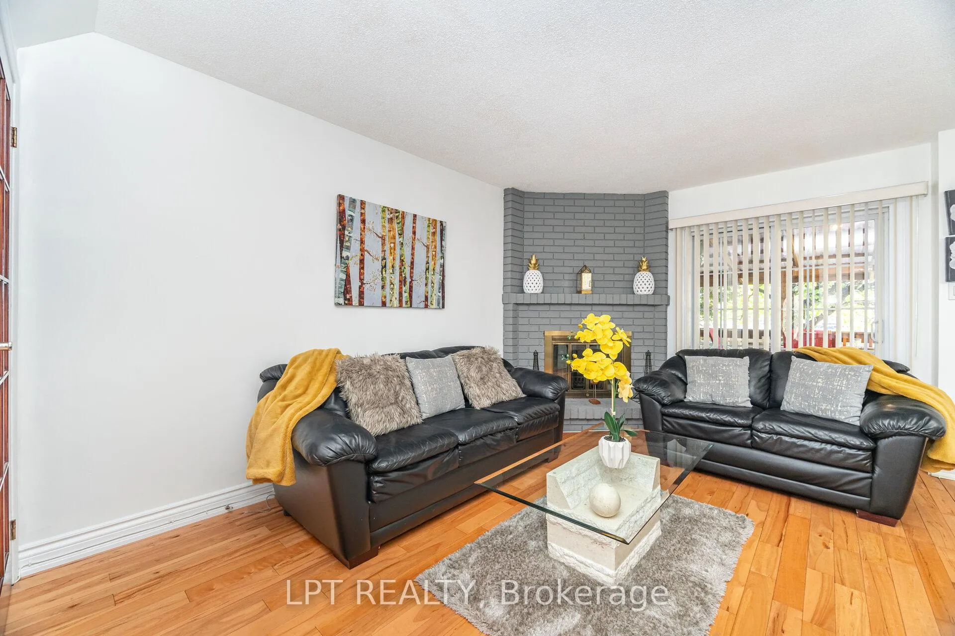 Photo 7 of 27 Woodsview Avenue, Etobicoke, West Humber-Clairville — HOMEH