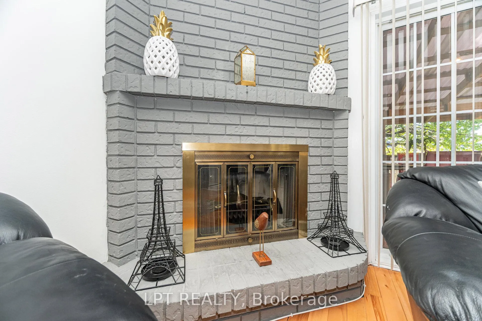 Photo 8 of 27 Woodsview Avenue, Etobicoke, West Humber-Clairville — HOMEH