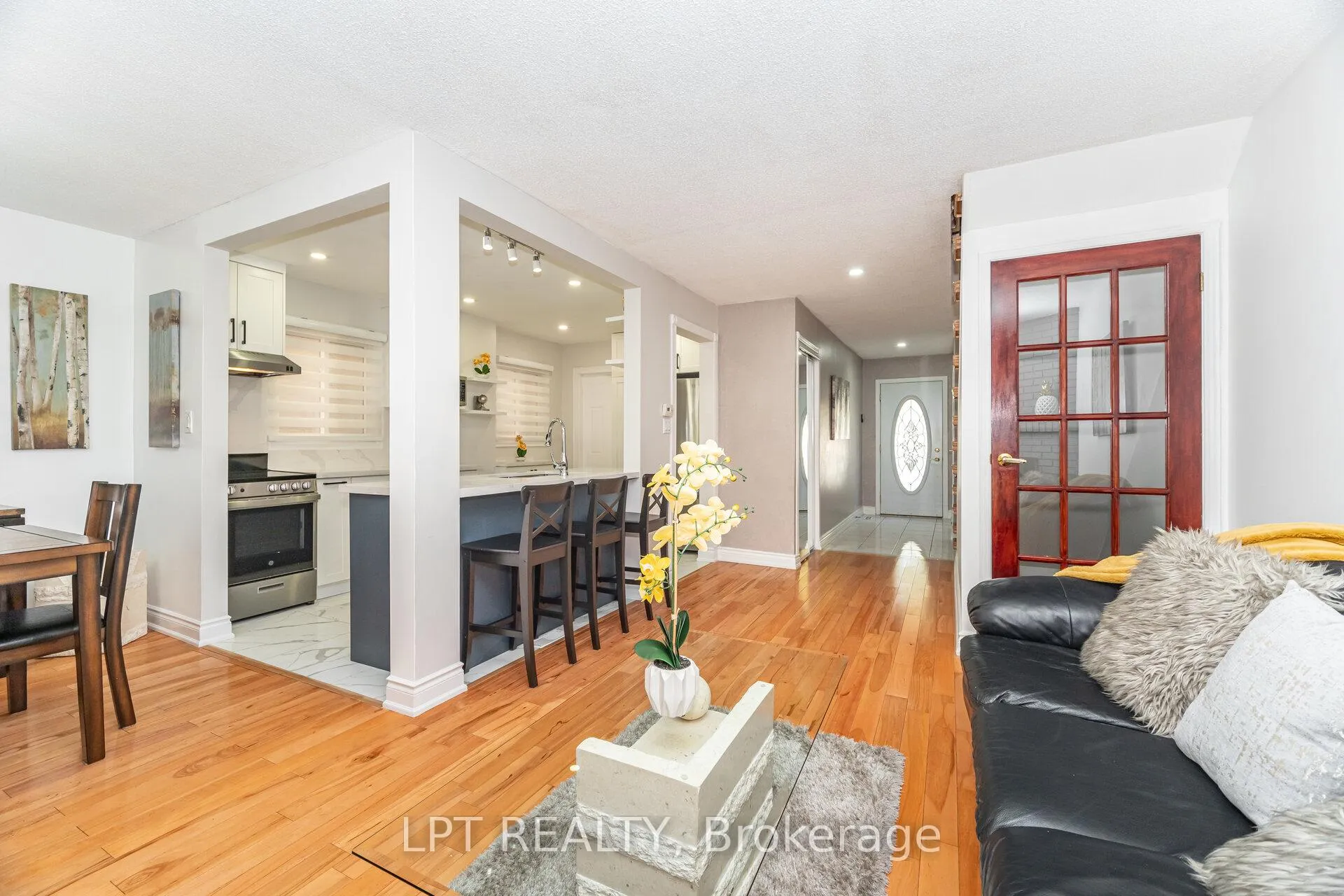 Photo 10 of 27 Woodsview Avenue, Etobicoke, West Humber-Clairville — HOMEH