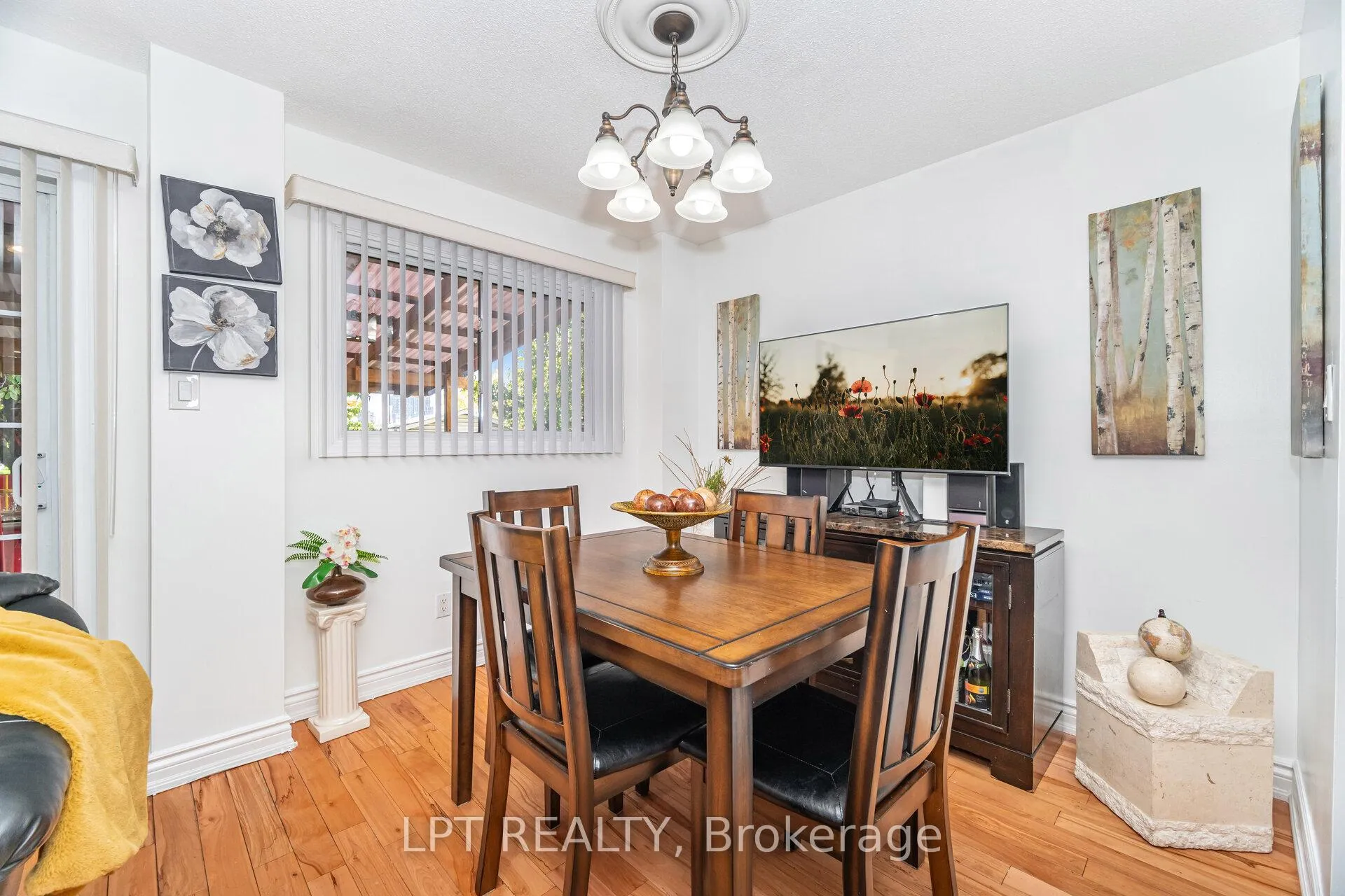 Photo 11 of 27 Woodsview Avenue, Etobicoke, West Humber-Clairville — HOMEH