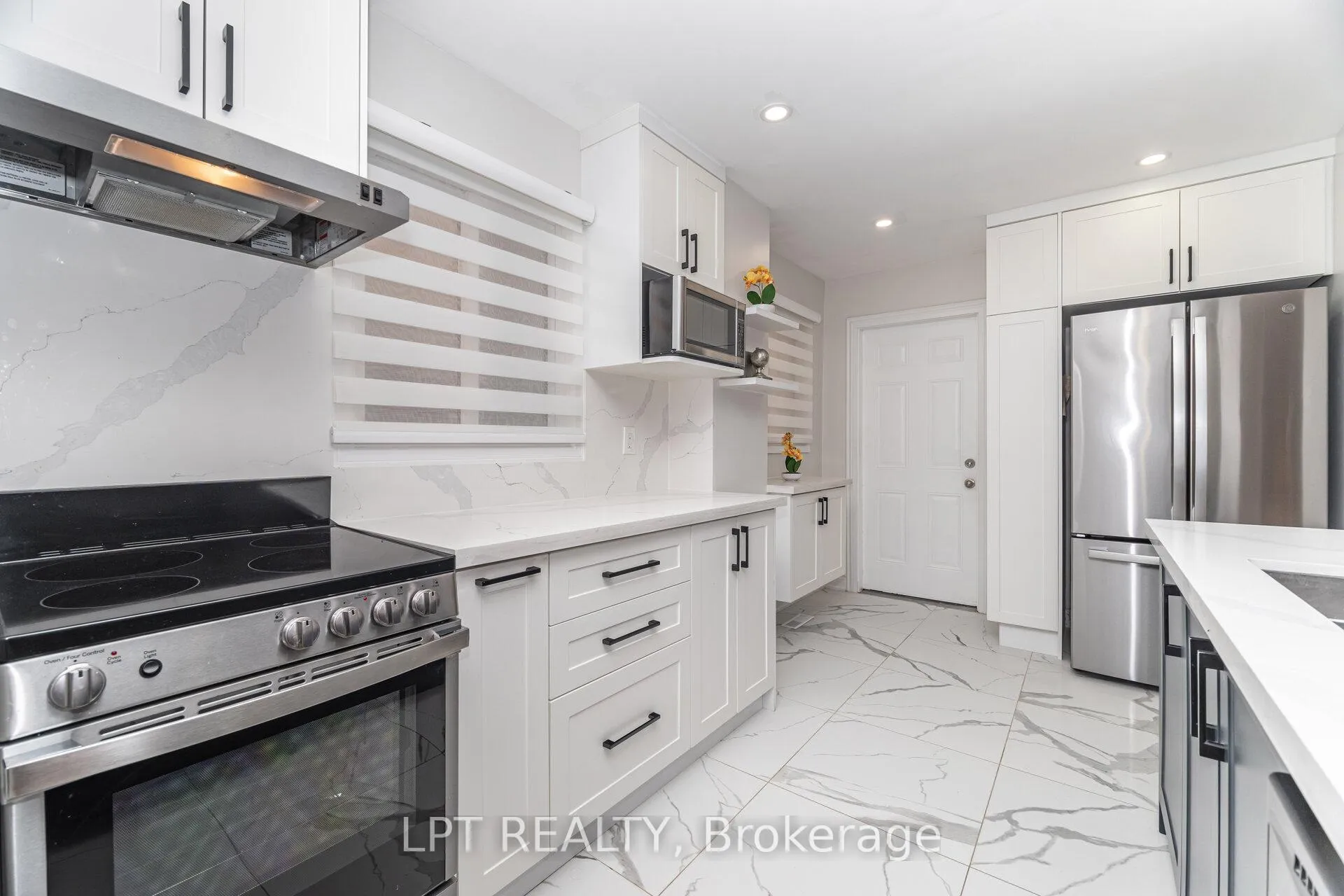 Photo 13 of 27 Woodsview Avenue, Etobicoke, West Humber-Clairville — HOMEH