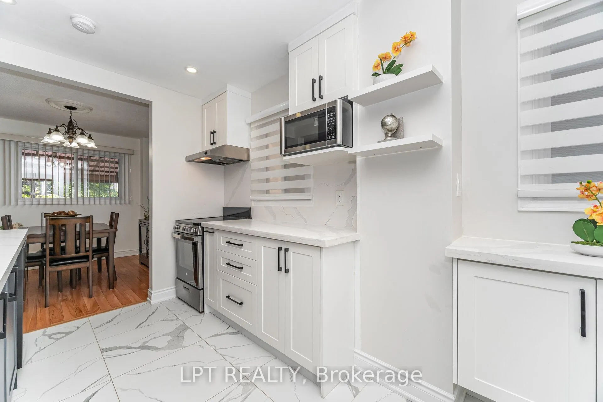 Photo 14 of 27 Woodsview Avenue, Etobicoke, West Humber-Clairville — HOMEH