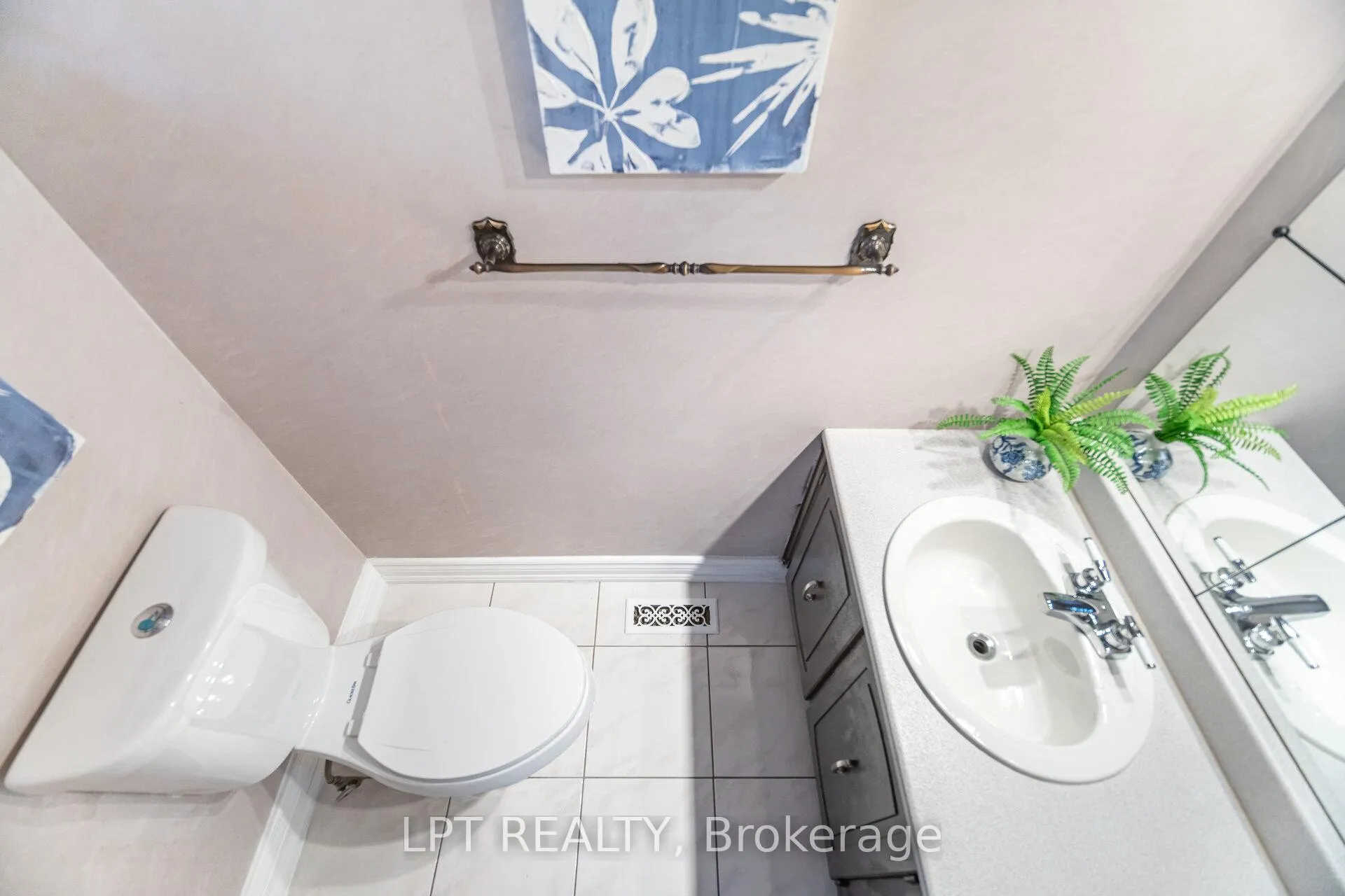 Photo 16 of 27 Woodsview Avenue, Etobicoke, West Humber-Clairville — HOMEH