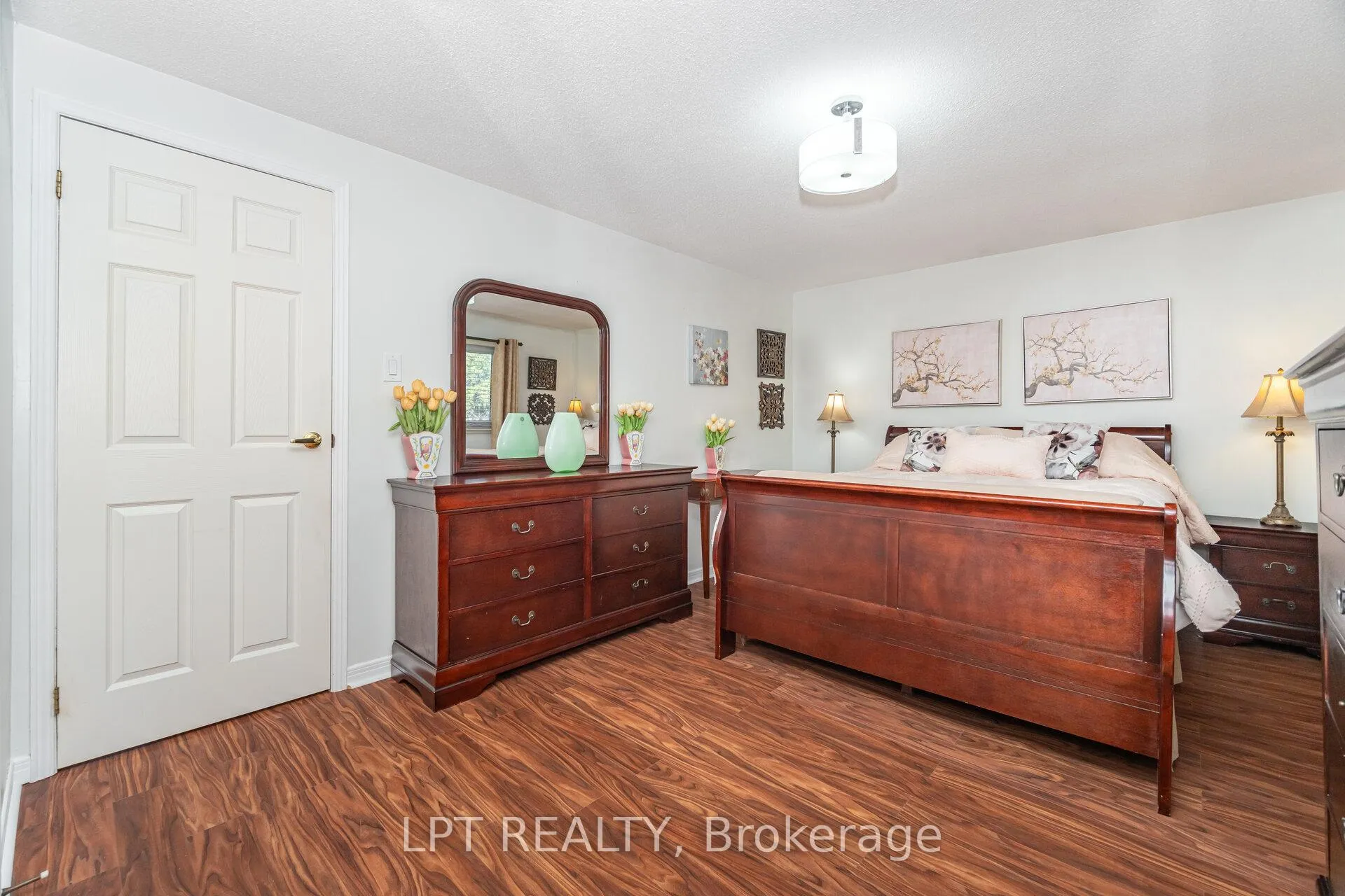 Photo 19 of 27 Woodsview Avenue, Etobicoke, West Humber-Clairville — HOMEH