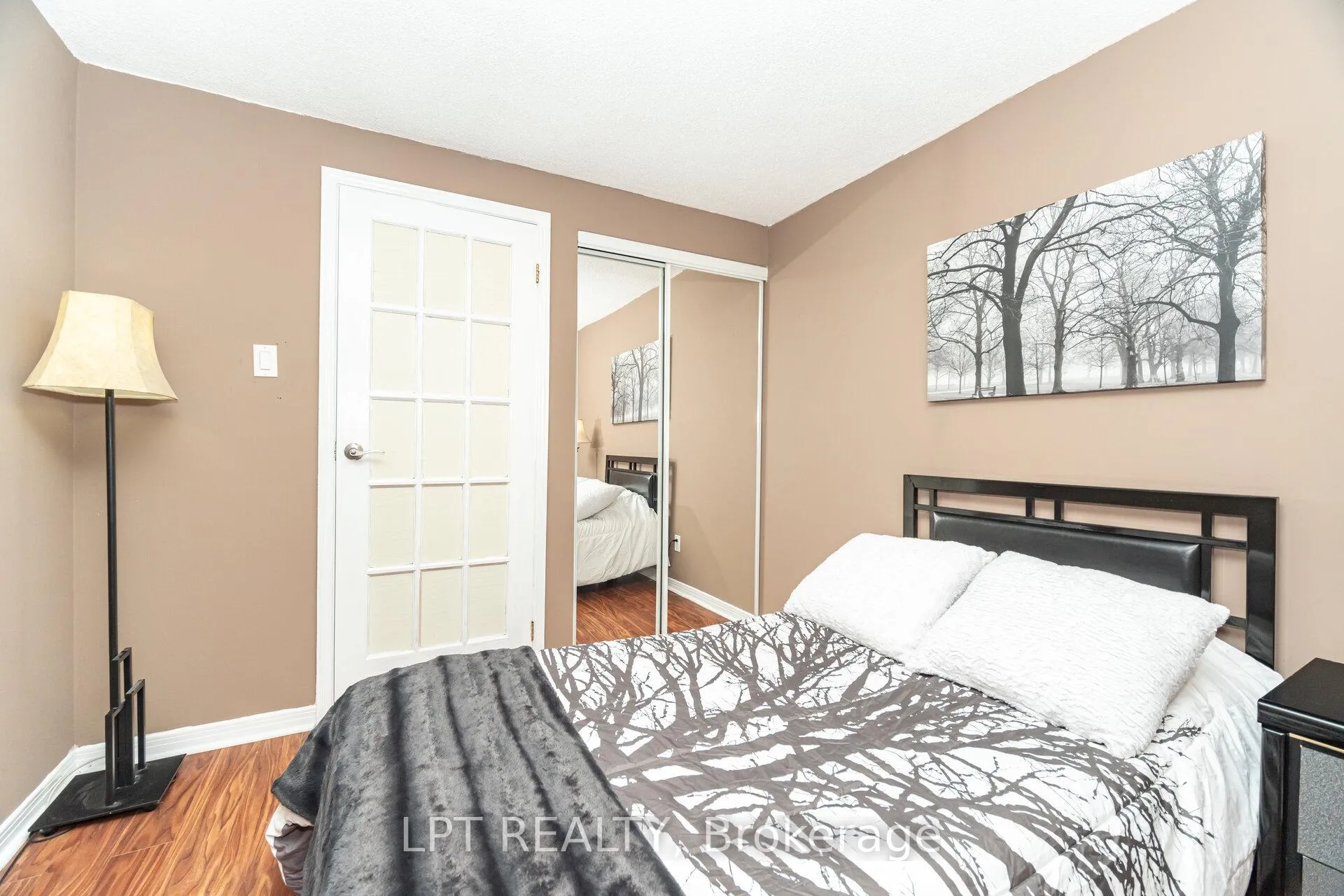 Photo 23 of 27 Woodsview Avenue, Etobicoke, West Humber-Clairville — HOMEH
