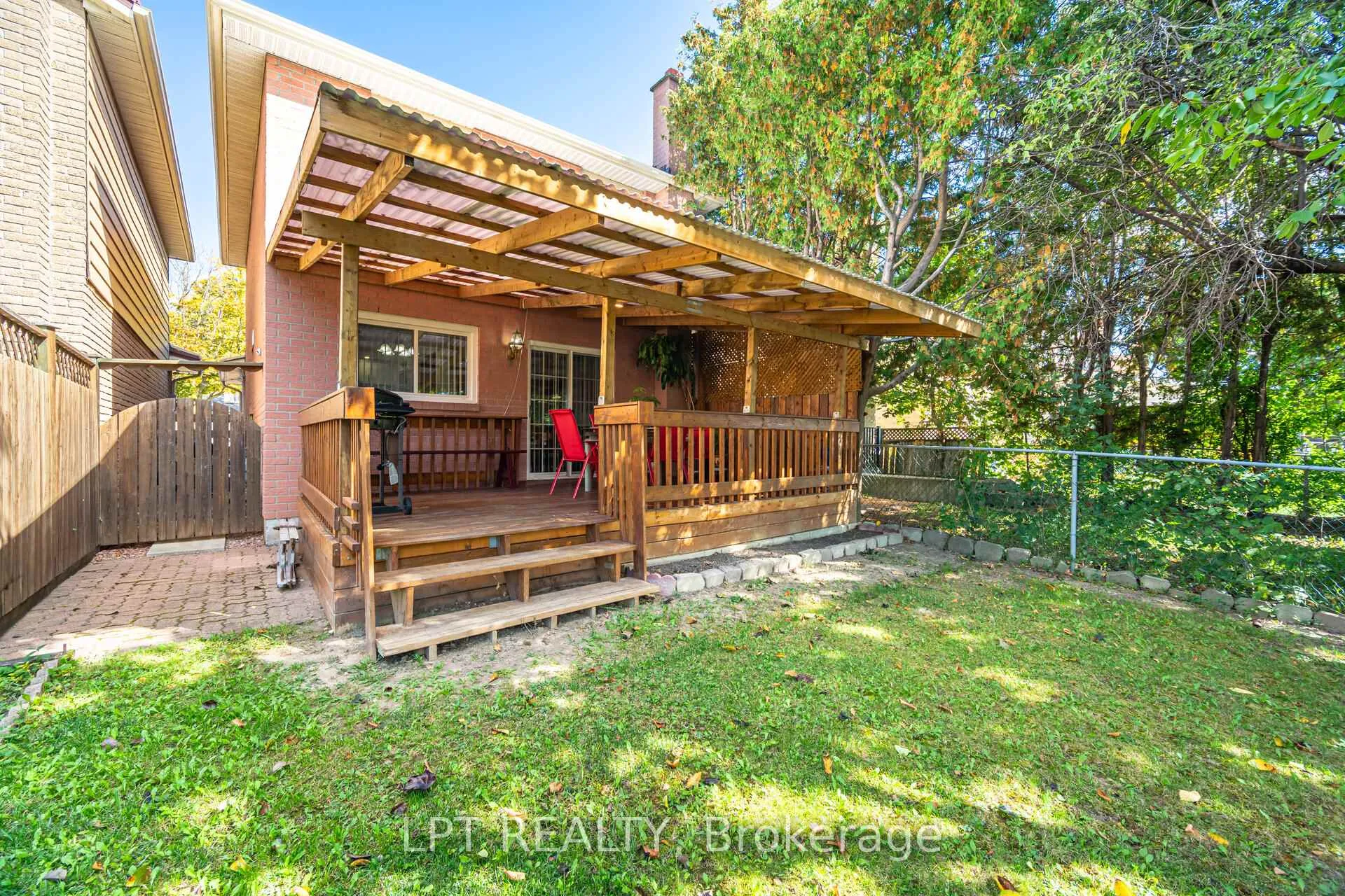 Photo 33 of 27 Woodsview Avenue, Etobicoke, West Humber-Clairville — HOMEH