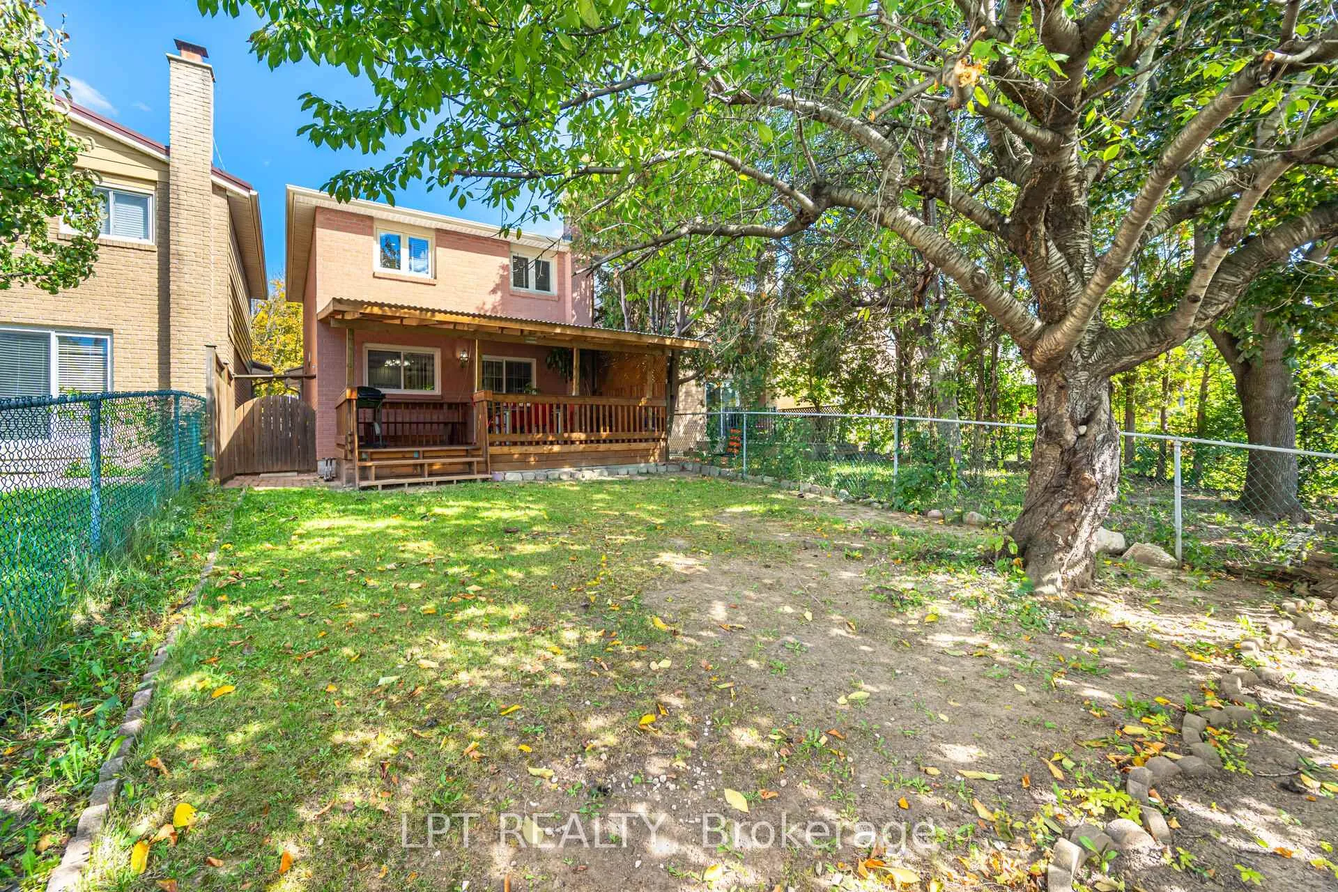 Photo 36 of 27 Woodsview Avenue, Etobicoke, West Humber-Clairville — HOMEH