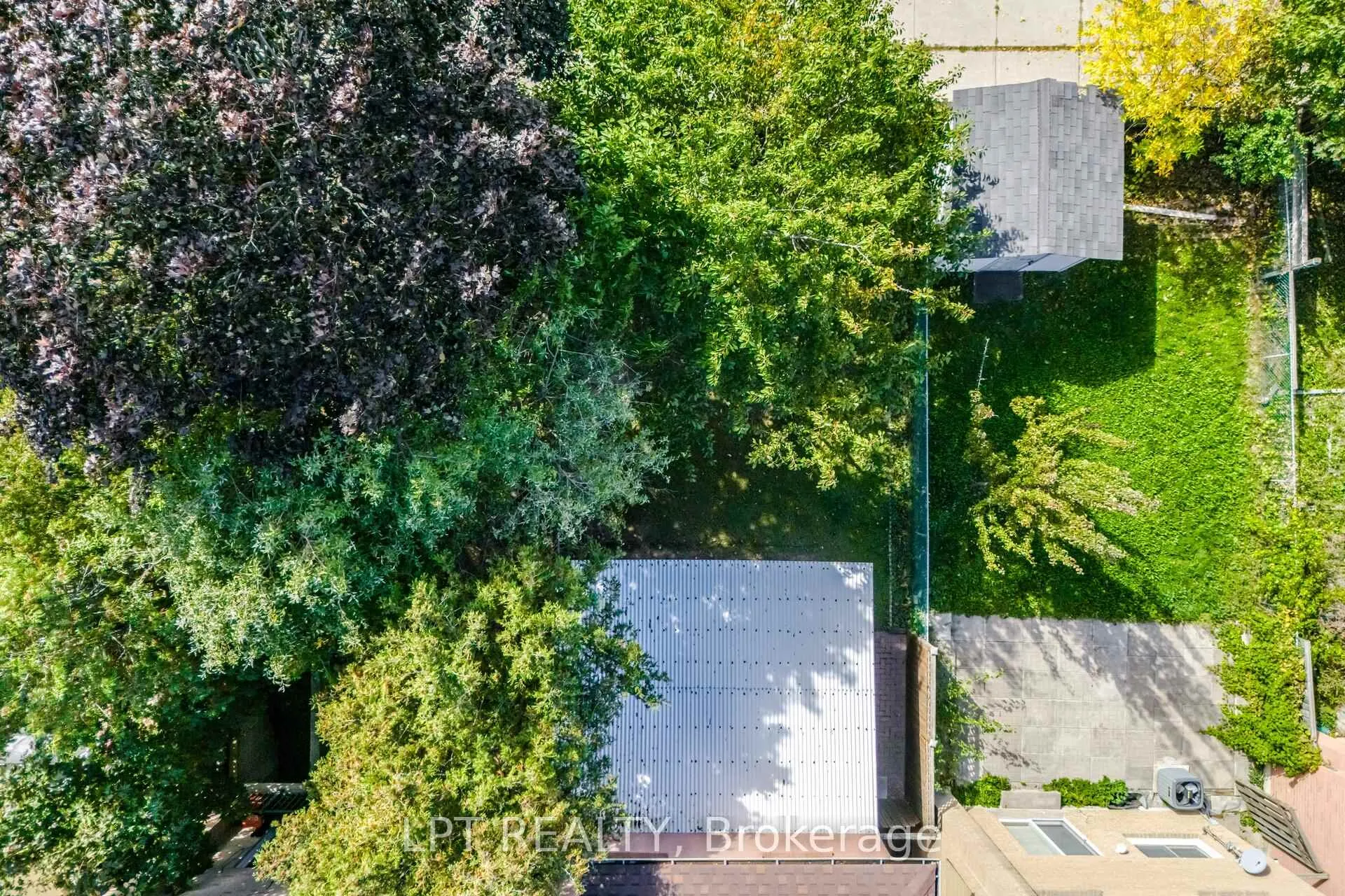 Photo 37 of 27 Woodsview Avenue, Etobicoke, West Humber-Clairville — HOMEH