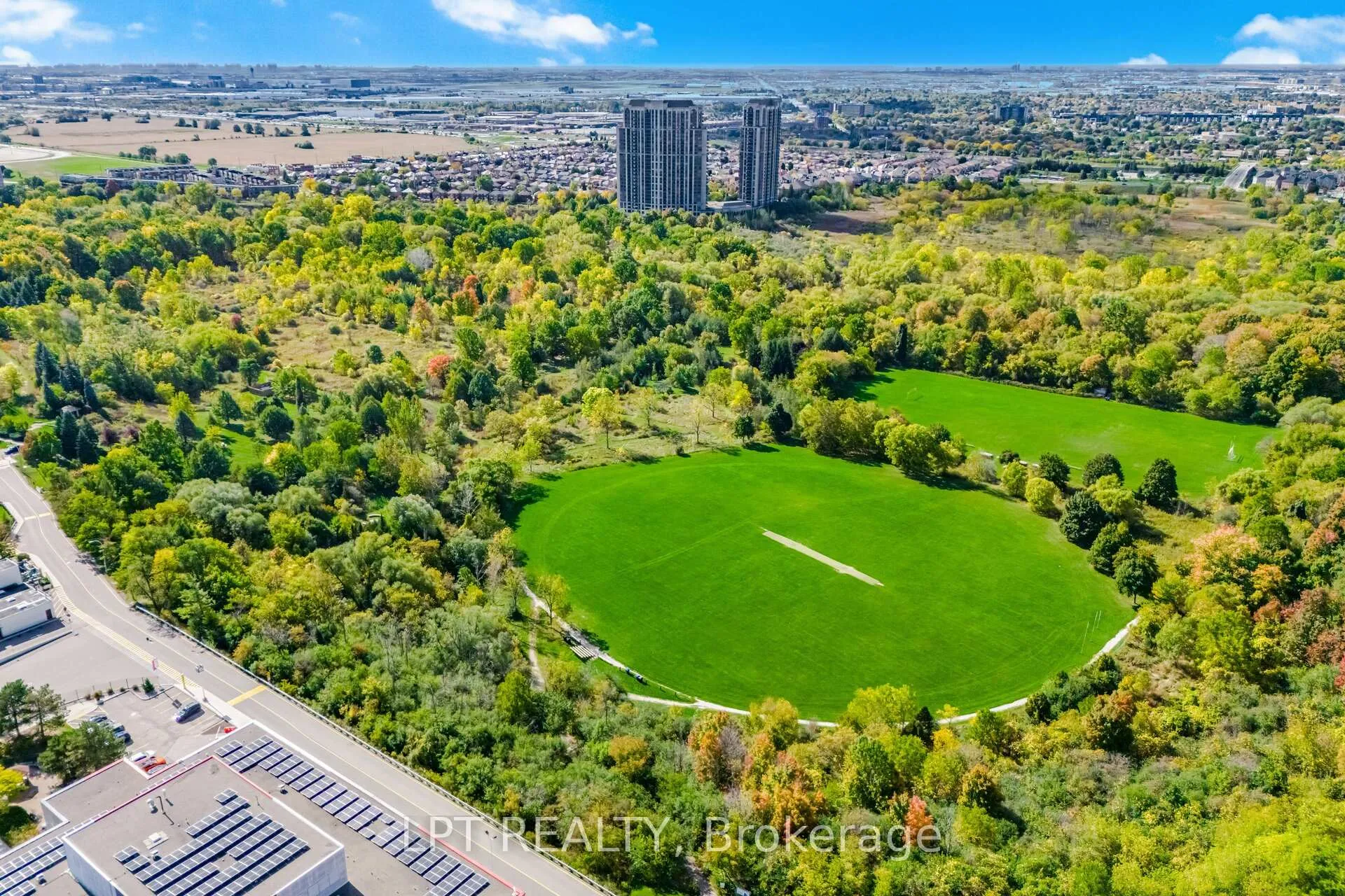 Photo 39 of 27 Woodsview Avenue, Etobicoke, West Humber-Clairville — HOMEH