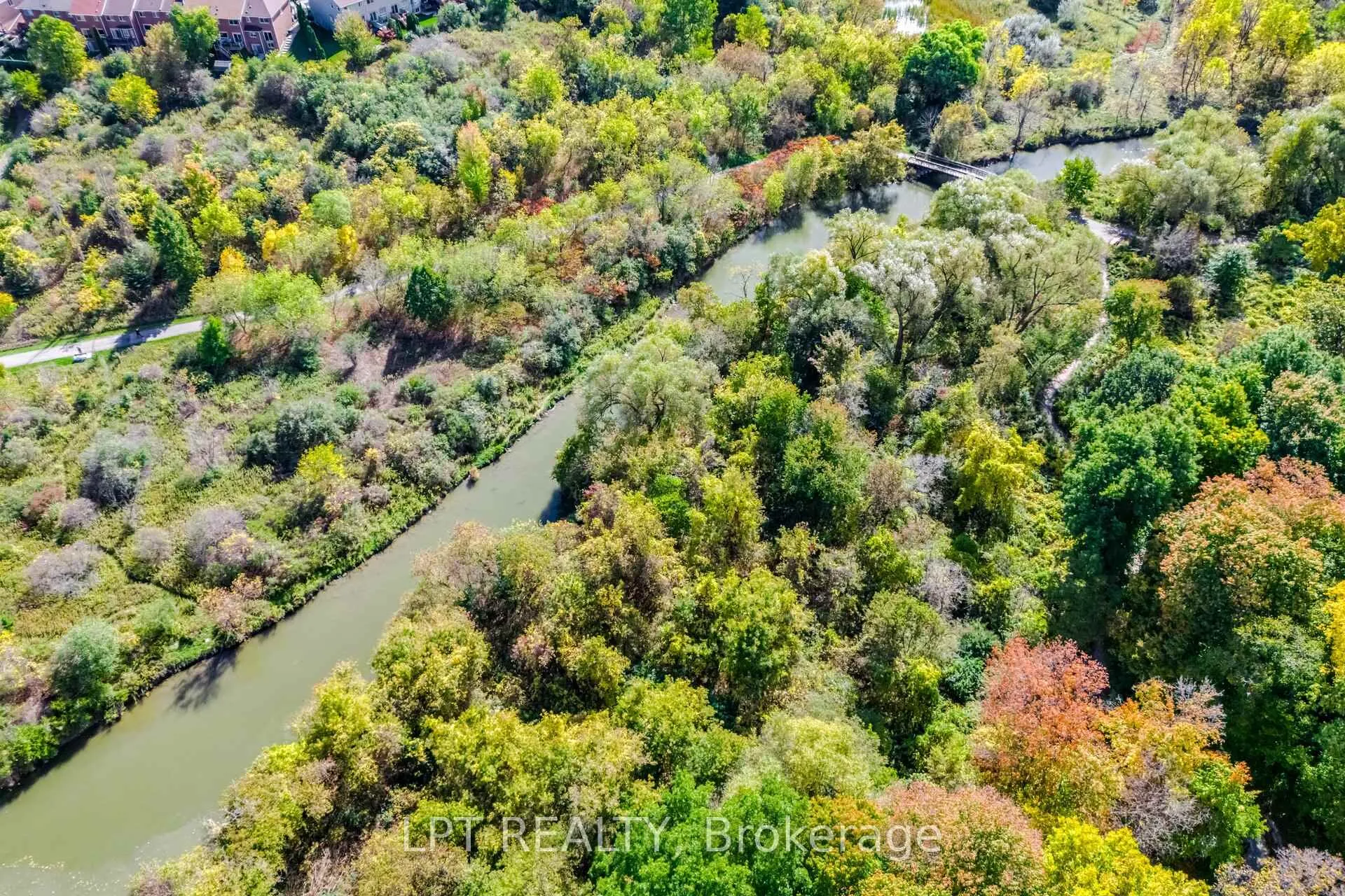 Photo 40 of 27 Woodsview Avenue, Etobicoke, West Humber-Clairville — HOMEH